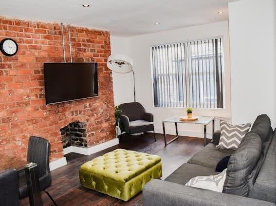 CASTLE STREET - City Centre 2 bedroomed Apt sleeps 8
