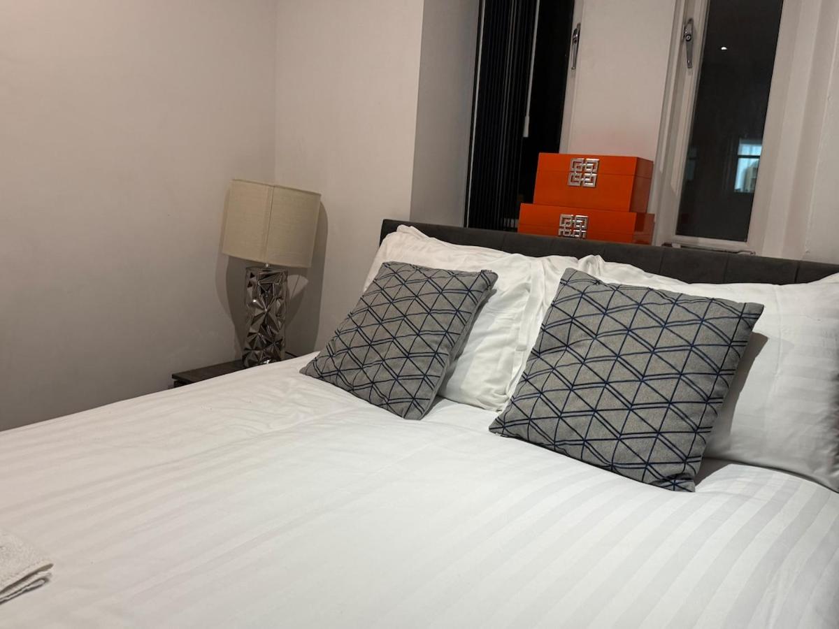 CASTLE STREET - City Centre 2 bedroomed Apt sleeps 8