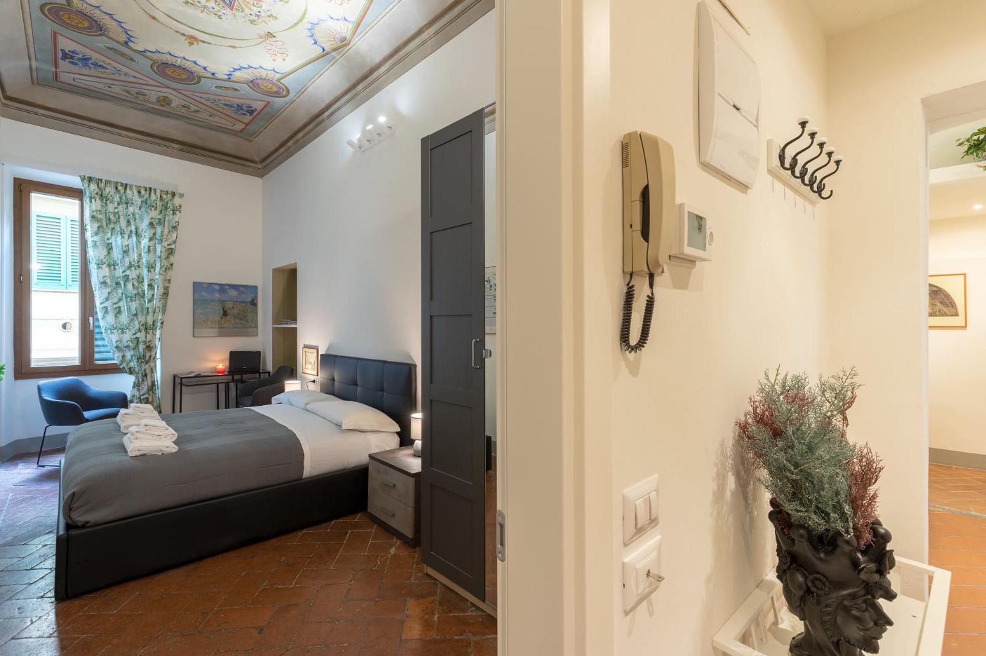Pitti Family Apartment in Central Florence