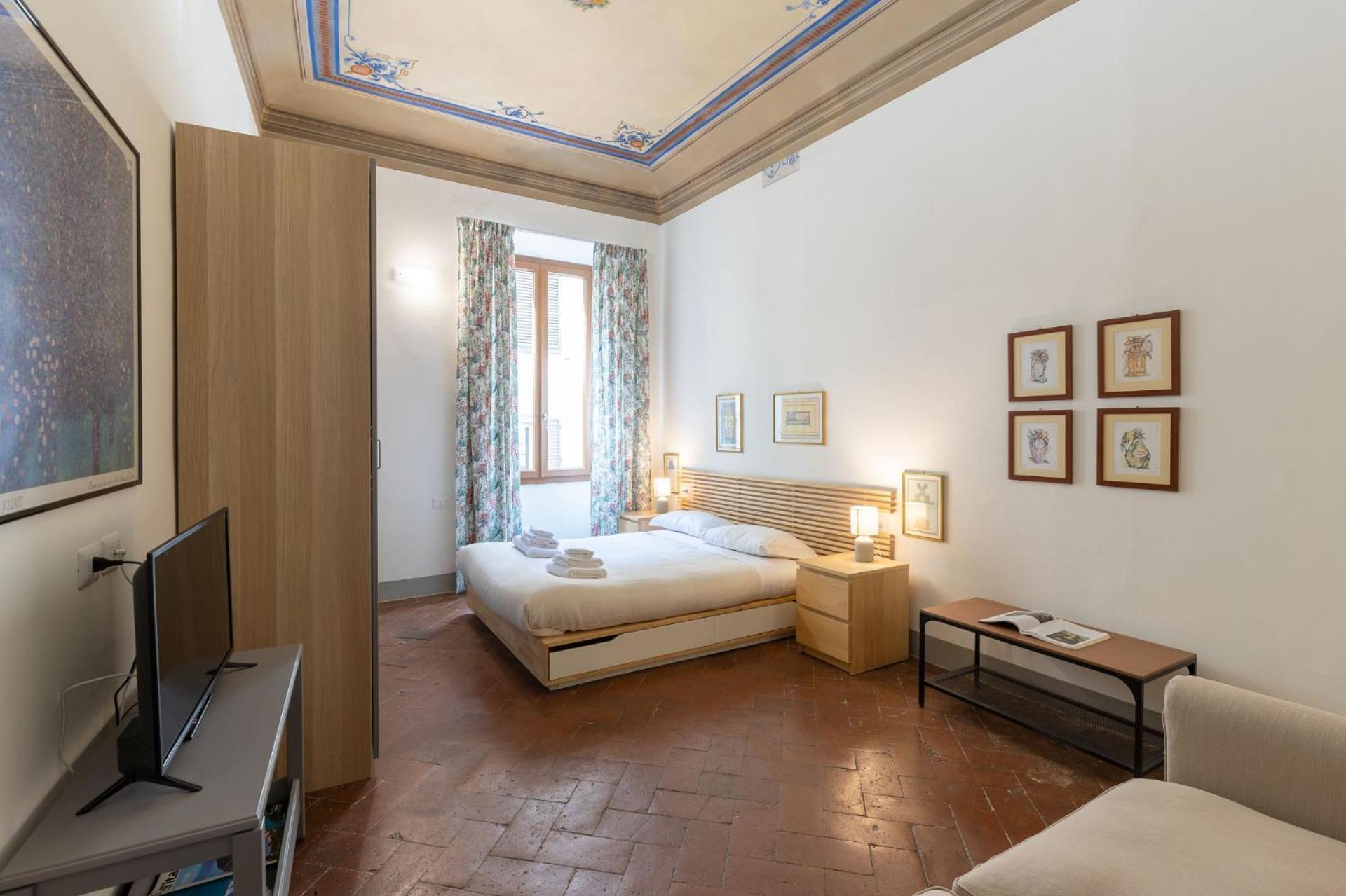 Pitti Family Apartment in Central Florence