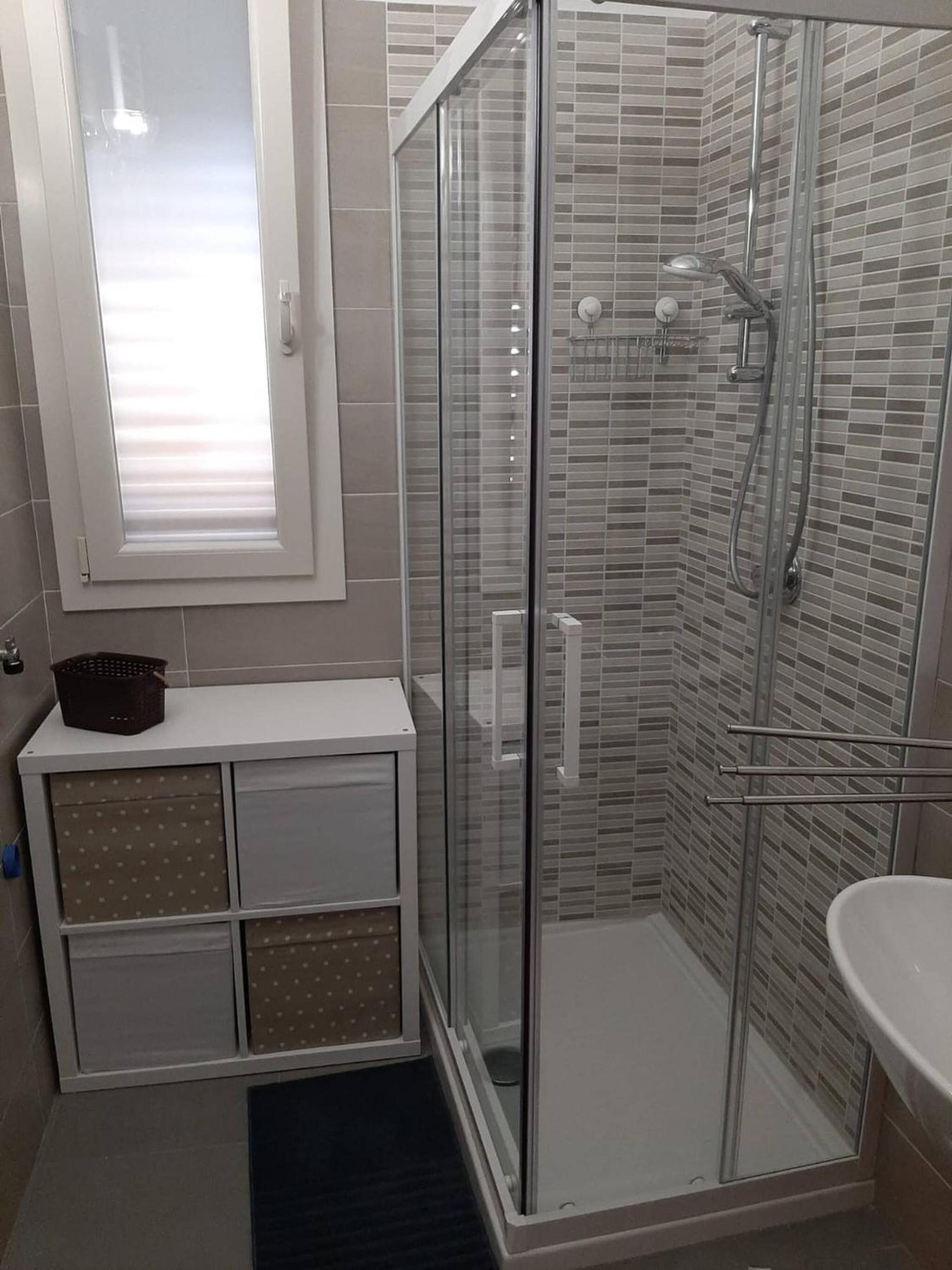 Two-story house in the city -climatized - wifi