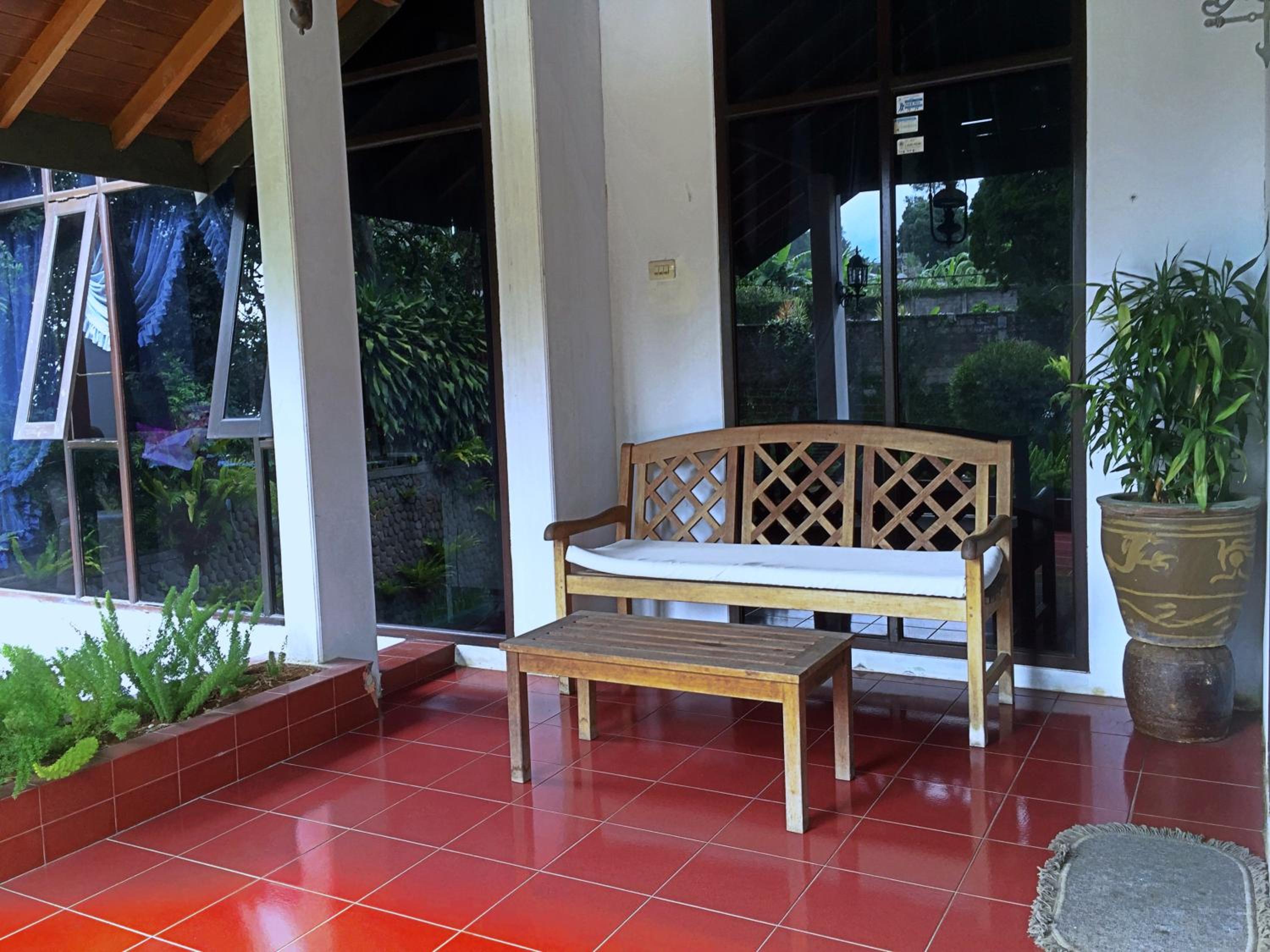 Holidayhome Alam Cipanas Puncak, Puncak - 17