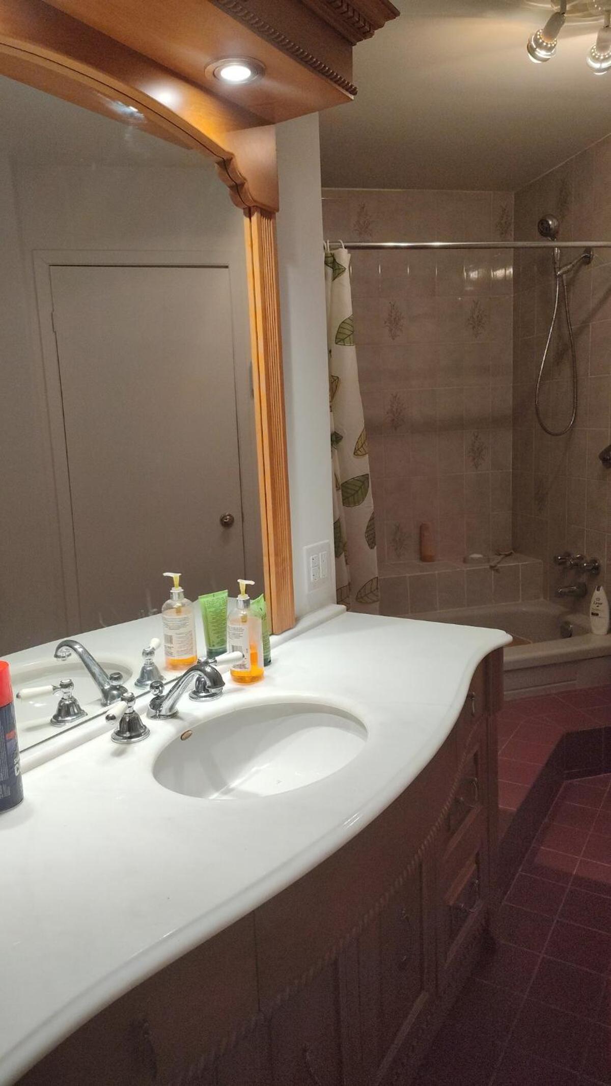 Family-Friendly in Quiet Laval Neighborhood
