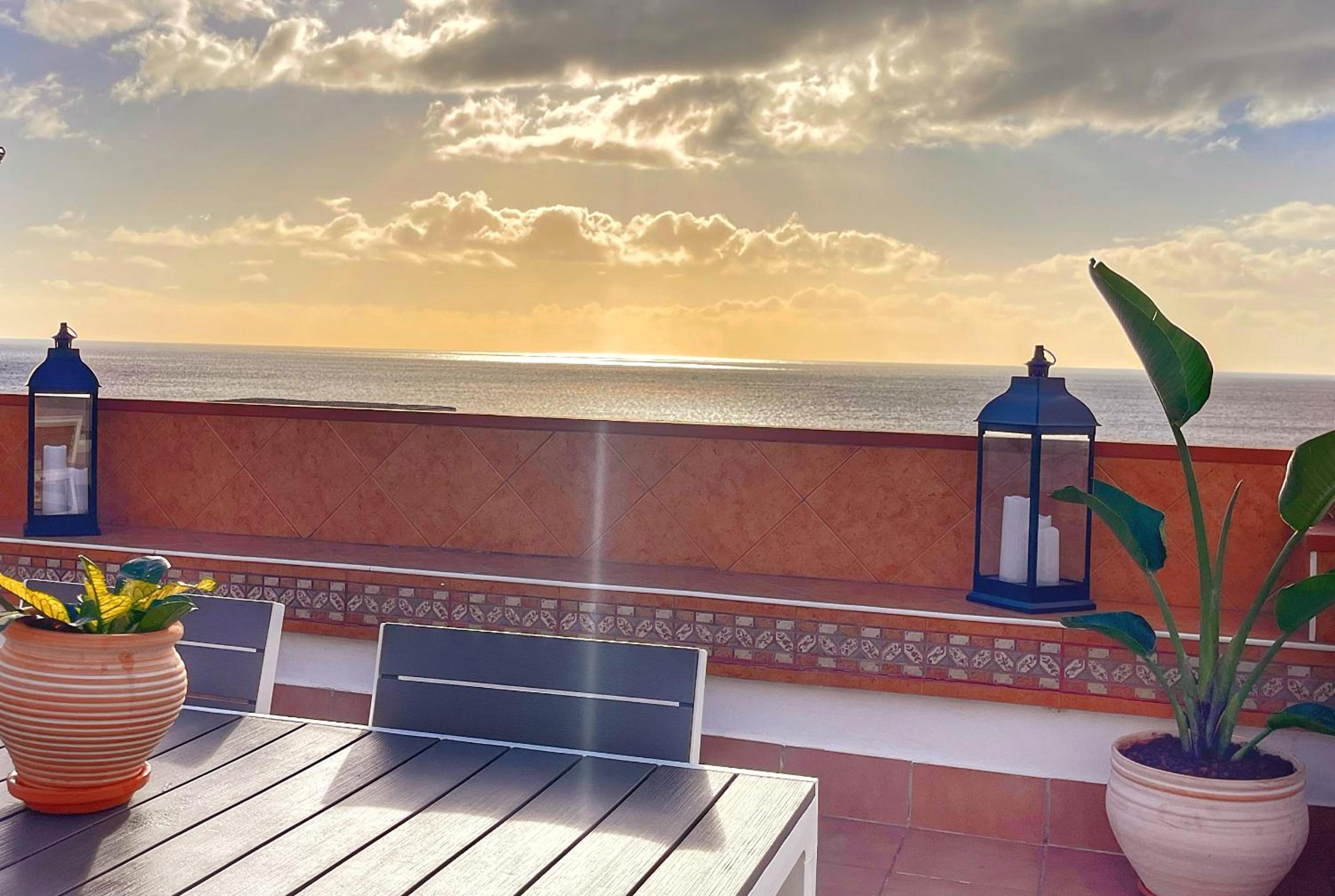 Sunset By The Sea - Modern Apartment with Ocean Views