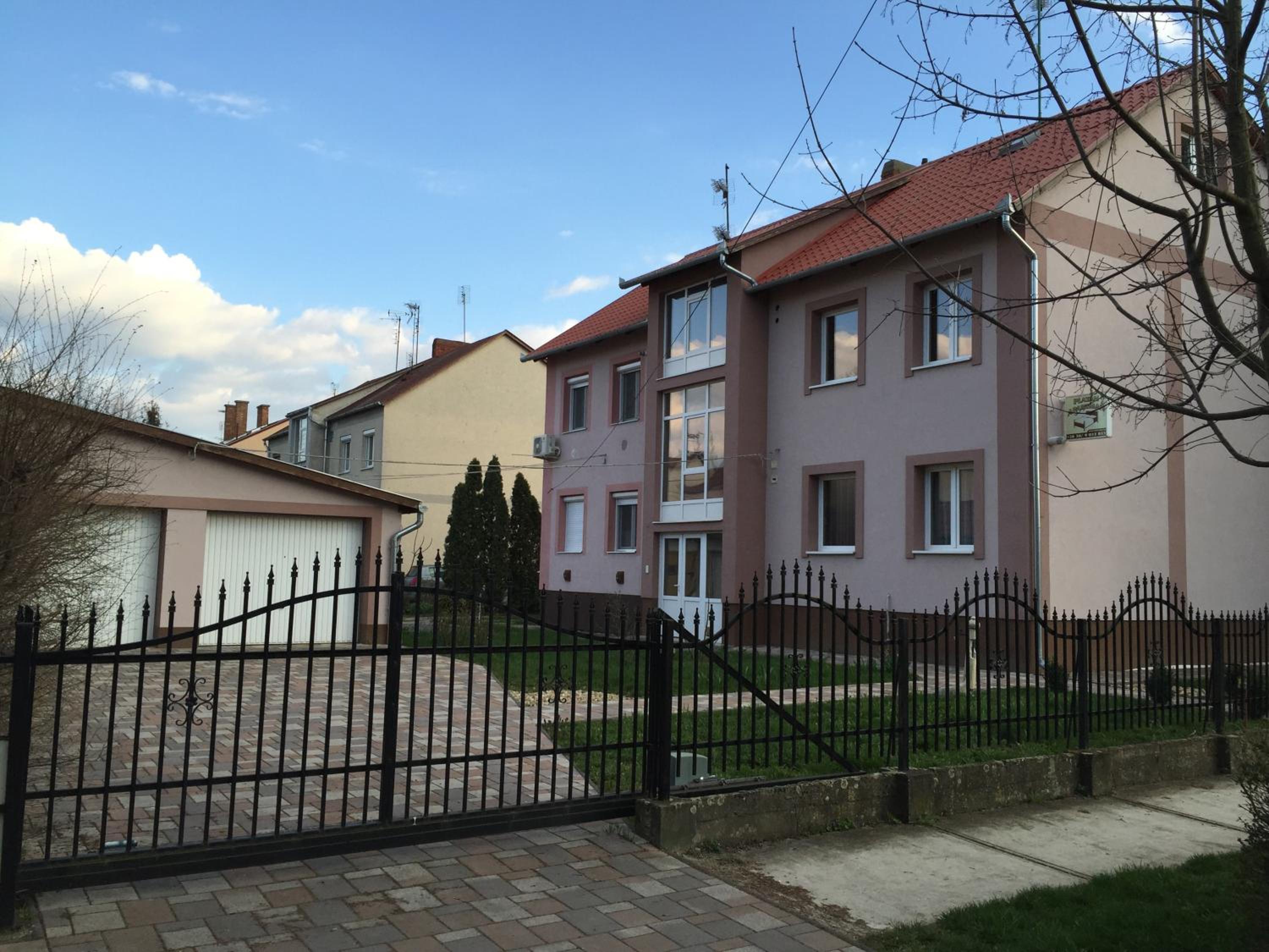 Platán Apartman