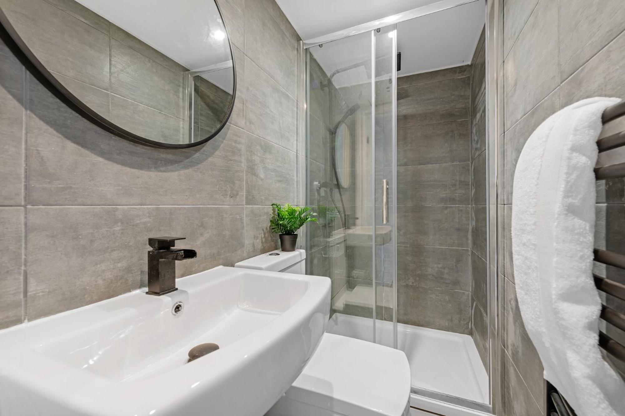 4 Bedrooms - 3 Bathrooms House