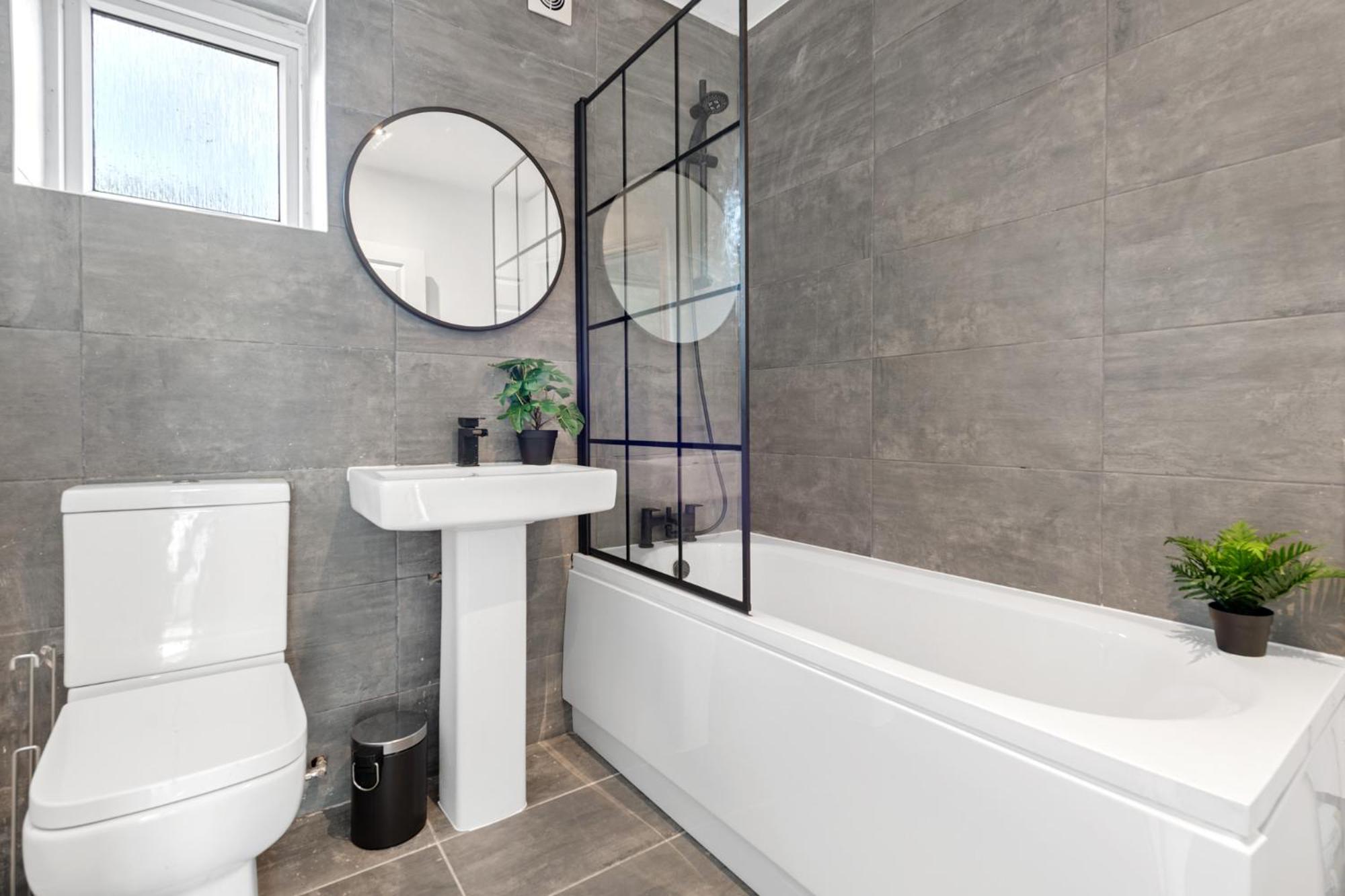 4 Bedrooms - 3 Bathrooms House