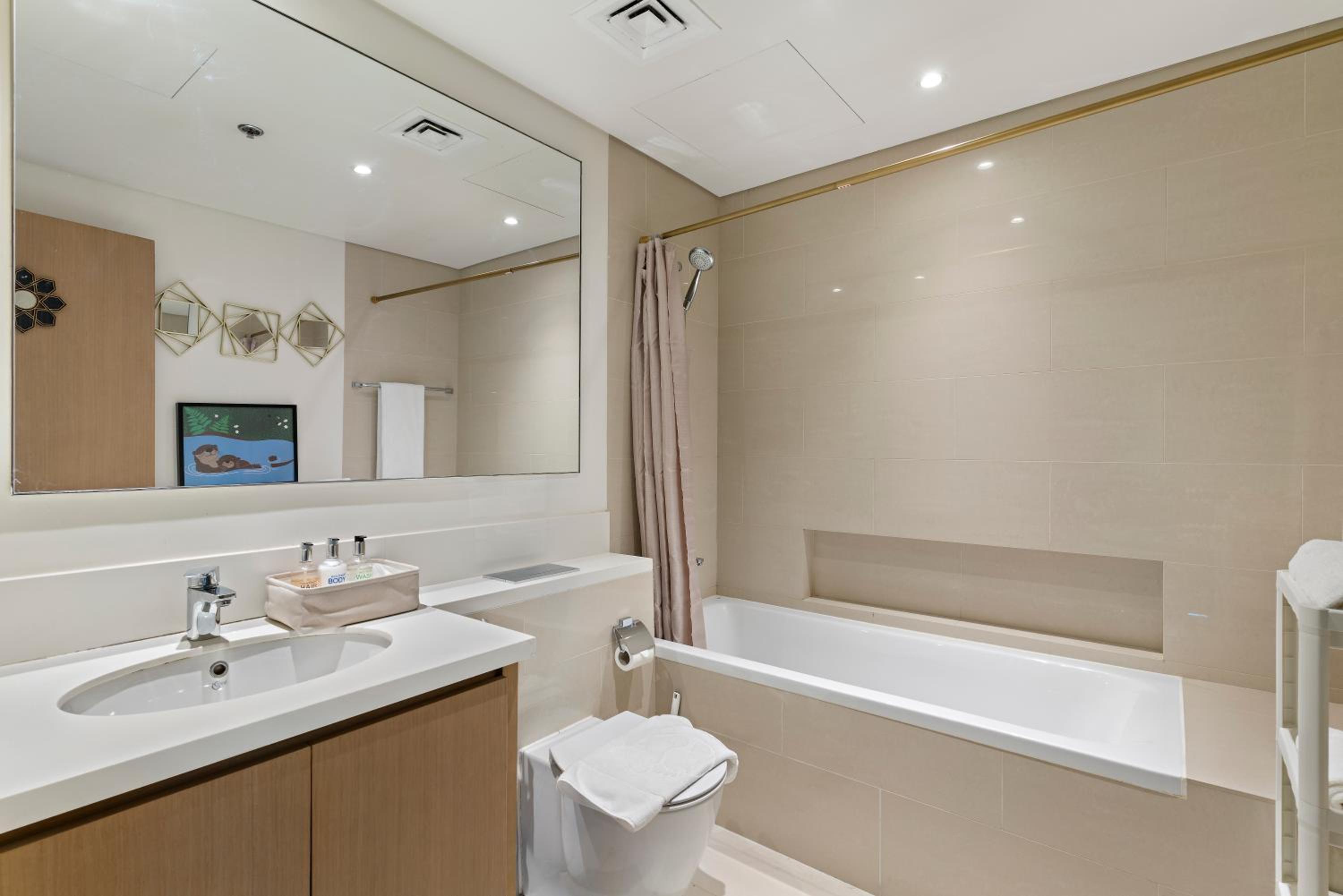 Elegant Creekside 1BR with Panoramic Views
