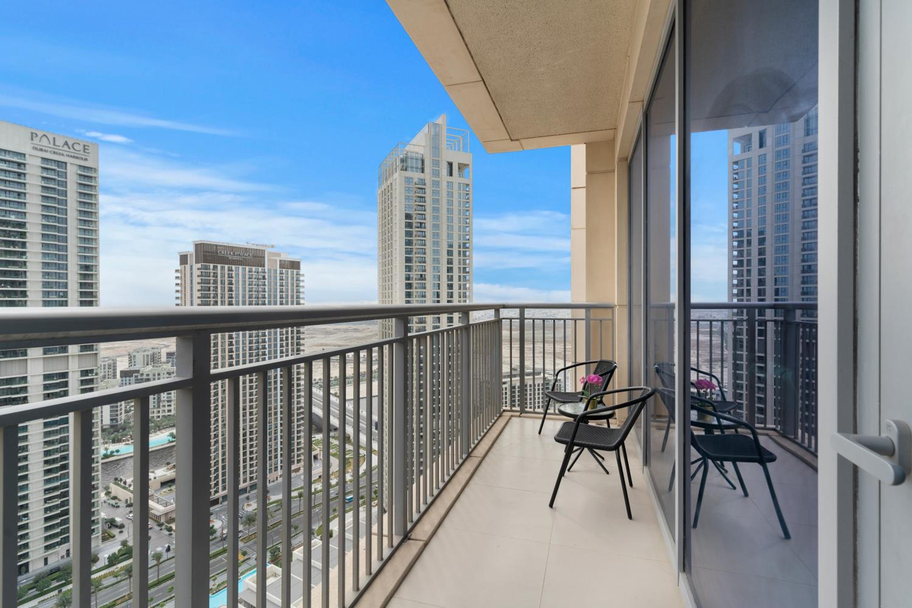 Elegant Creekside 1BR with Panoramic Views