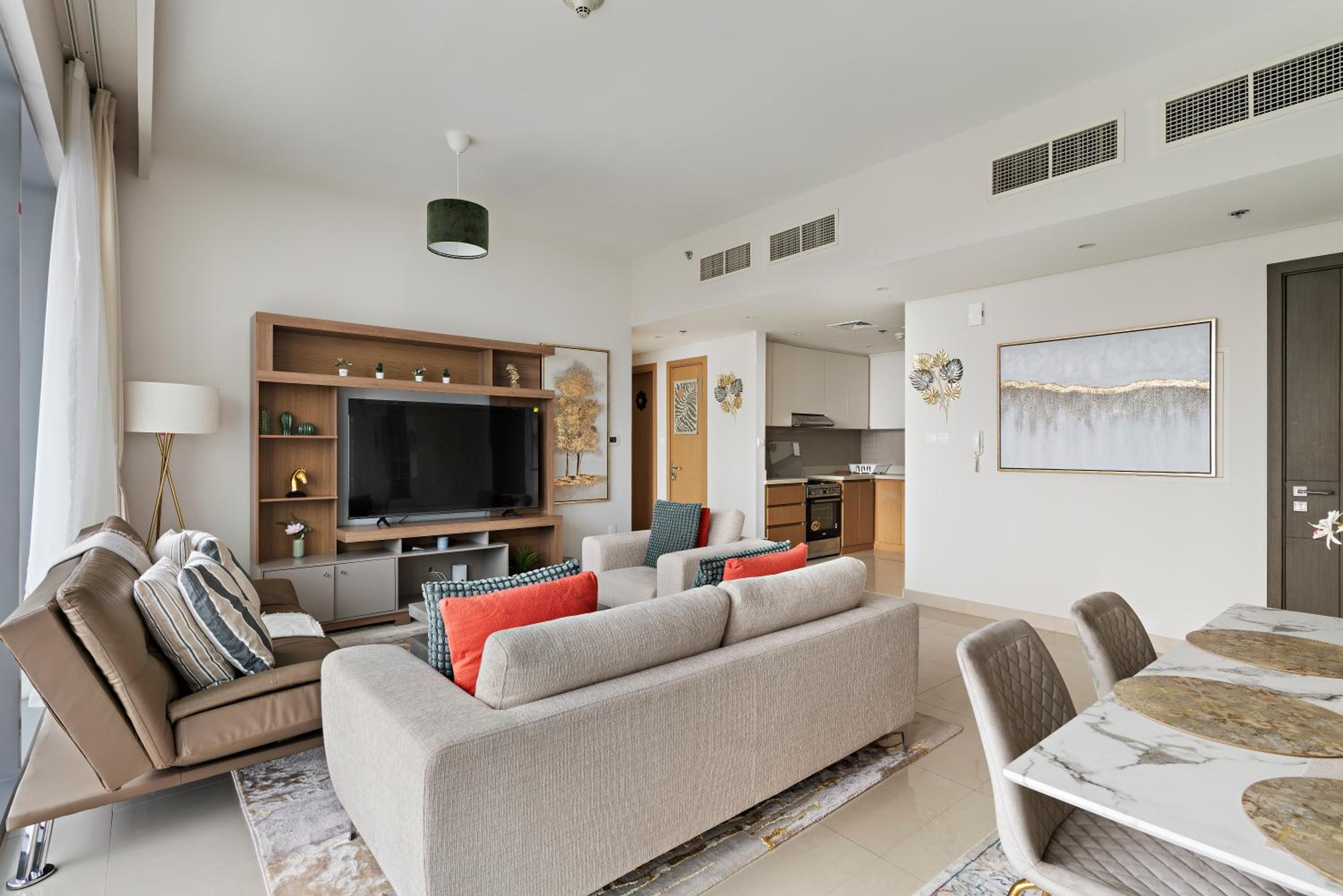 Elegant Creekside 1BR with Panoramic Views