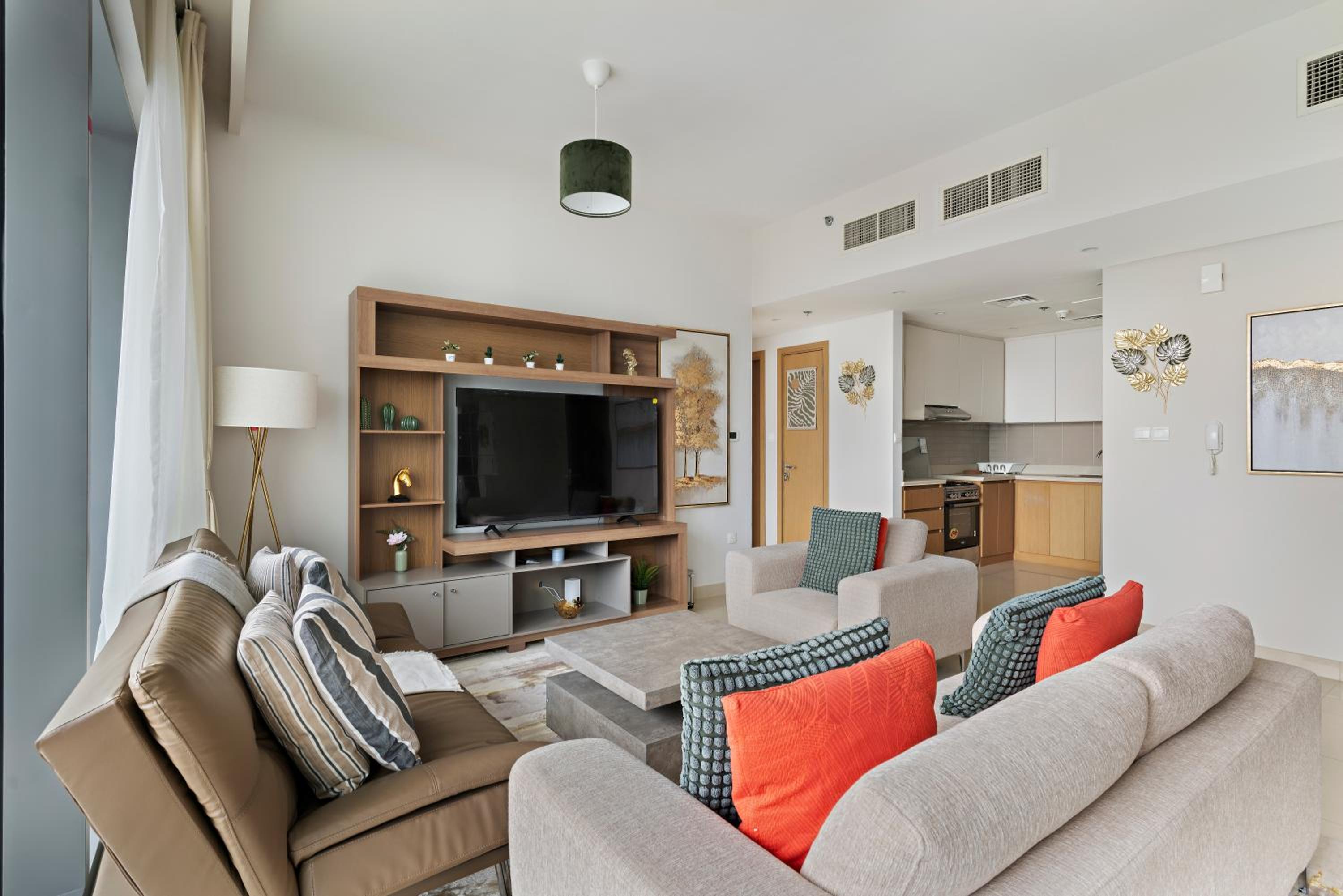Elegant Creekside 1BR with Panoramic Views