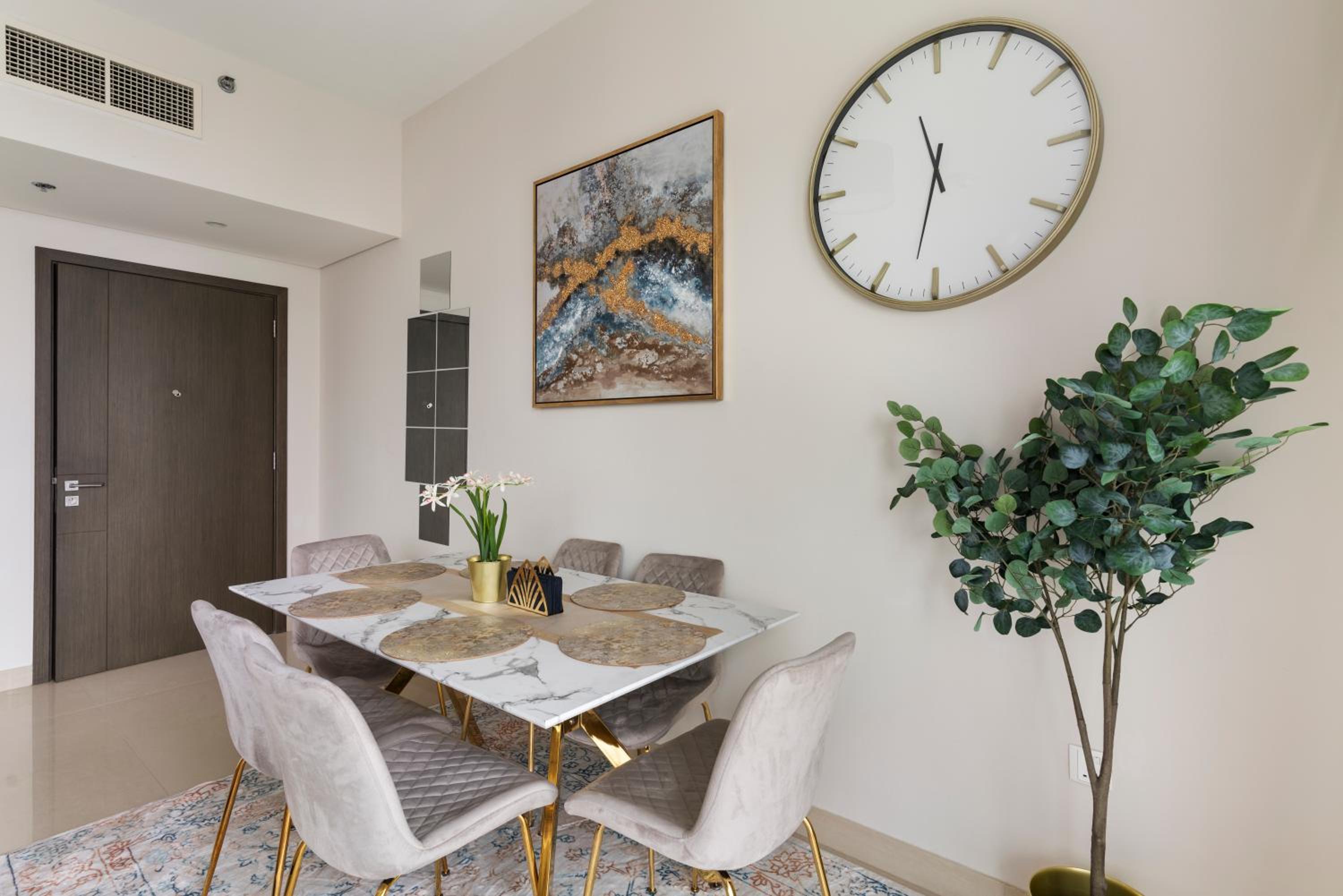 Elegant Creekside 1BR with Panoramic Views