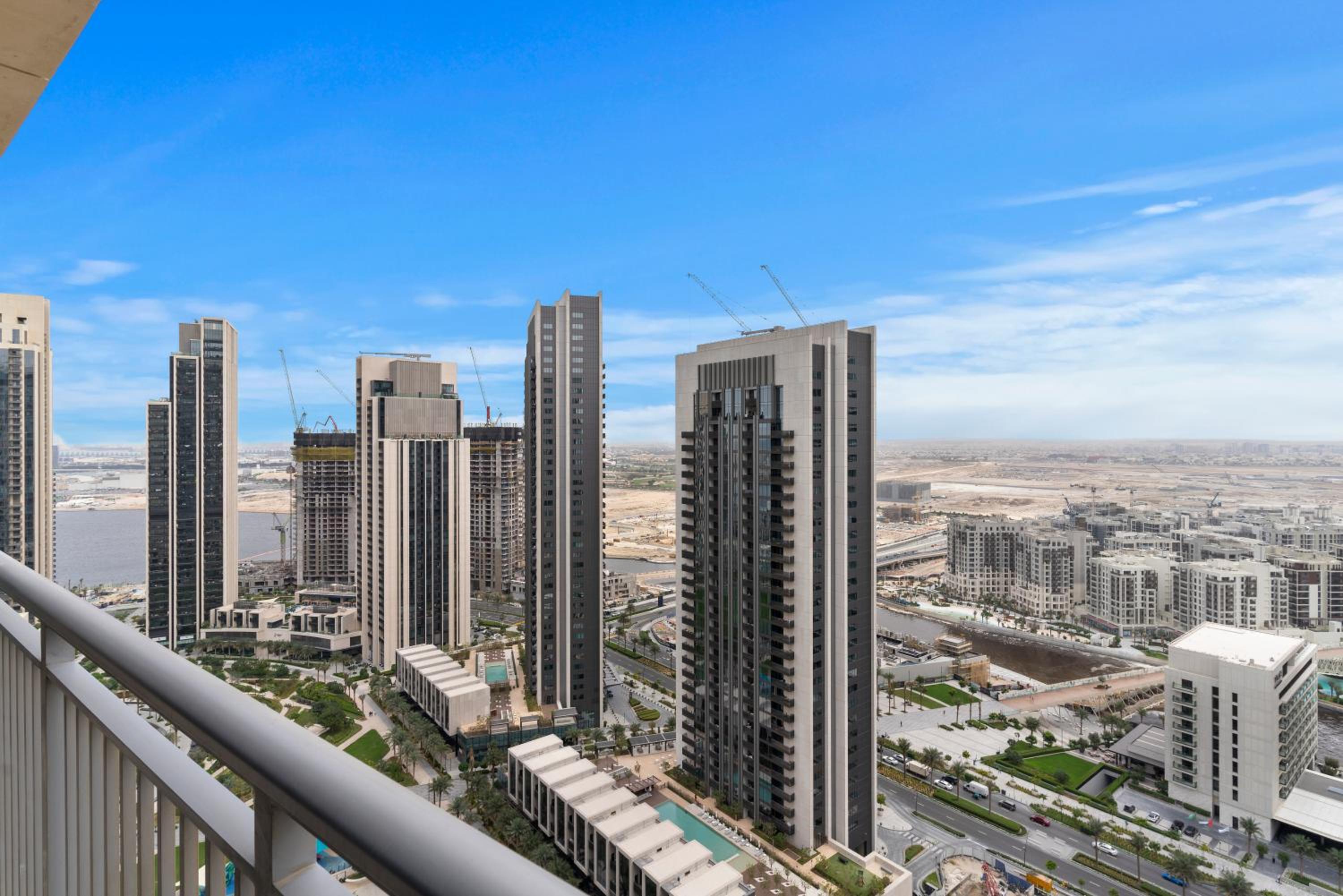 Elegant Creekside 1BR with Panoramic Views