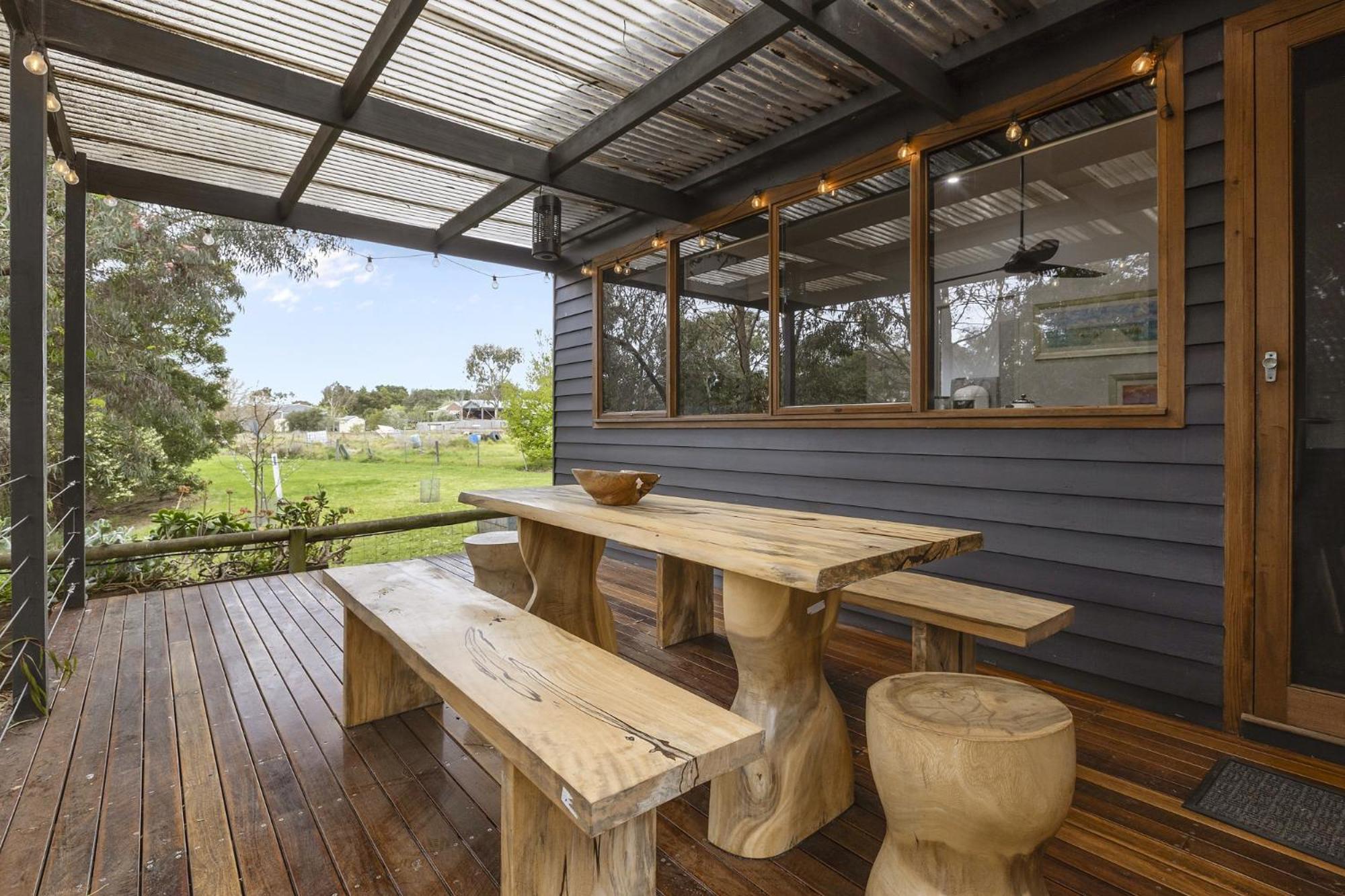 Stylish 3-Bedroom and Outdoor Grill and Pizza Oven