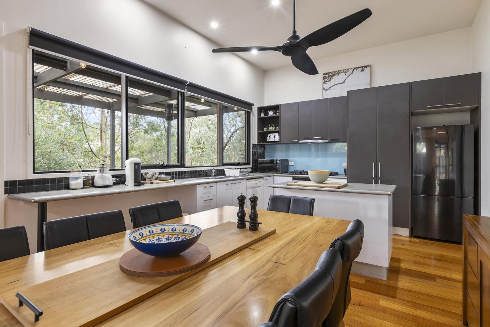 Stylish 3-Bedroom and Outdoor Grill and Pizza Oven
