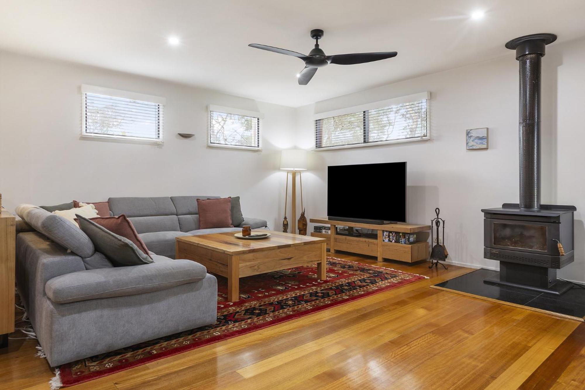 Stylish 3-Bedroom and Outdoor Grill and Pizza Oven