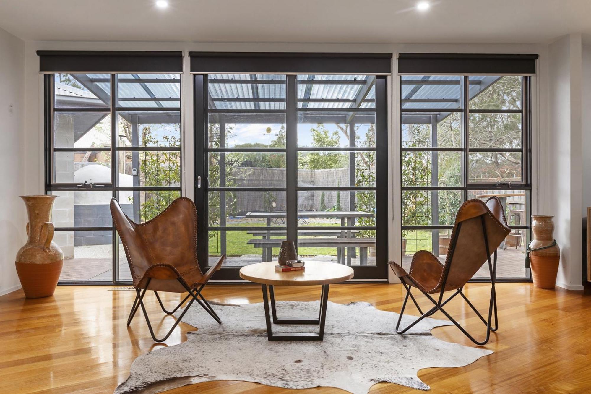 Stylish 3-Bedroom and Outdoor Grill and Pizza Oven