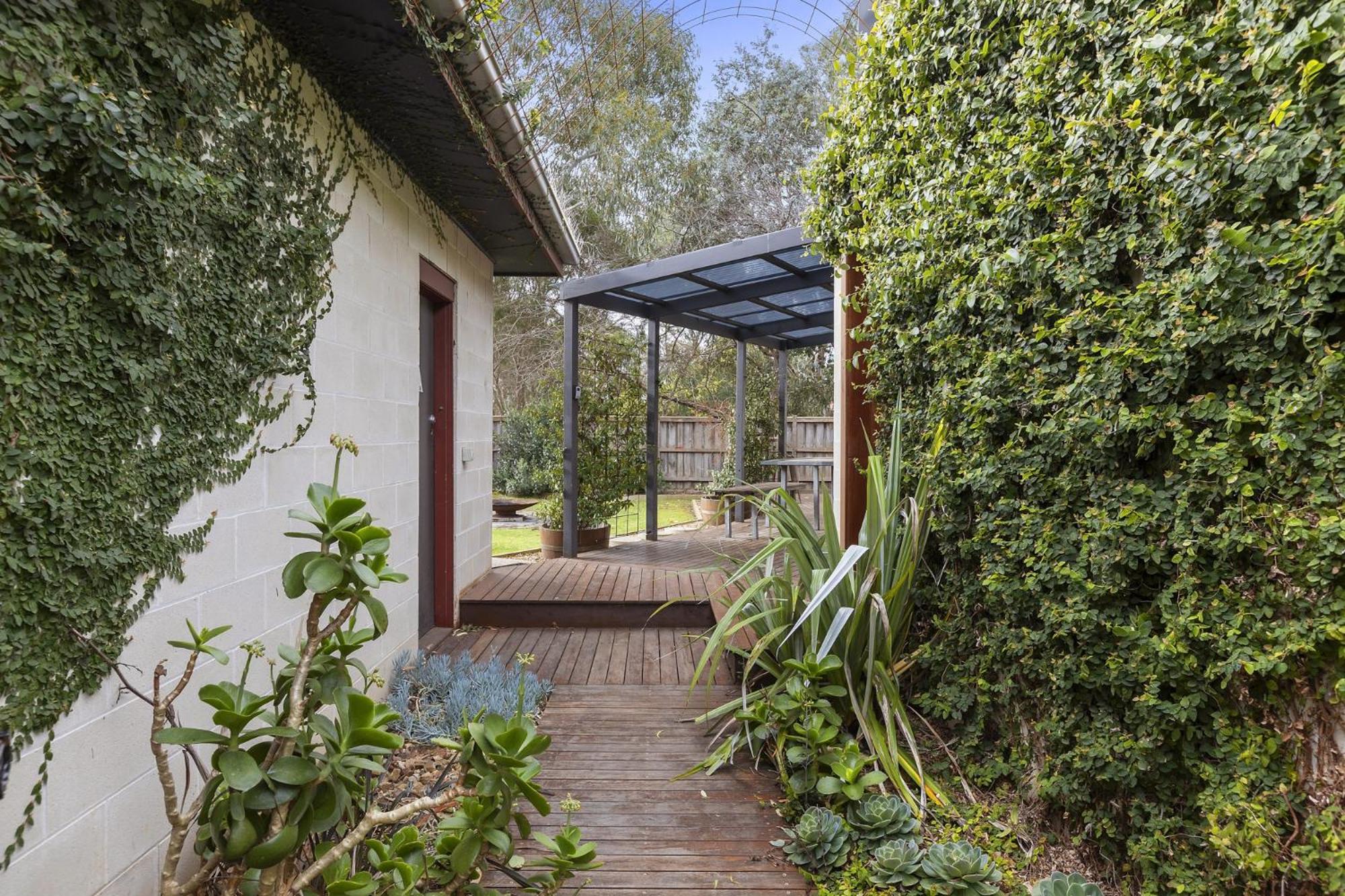 Stylish 3-Bedroom and Outdoor Grill and Pizza Oven