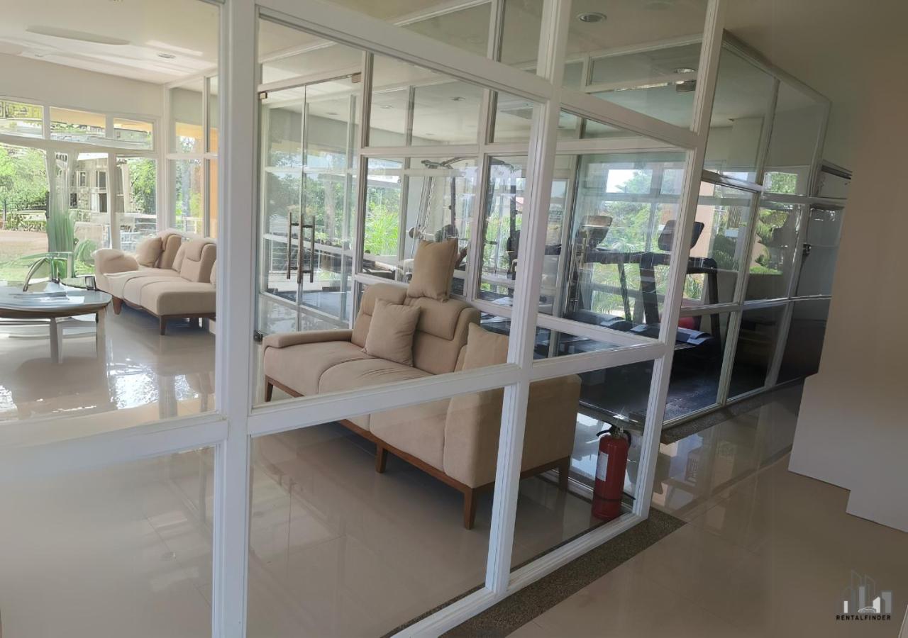 Palawan Cozy Stay with a Balcony, FREE Gym & Pool near Airport - B2 6Luster