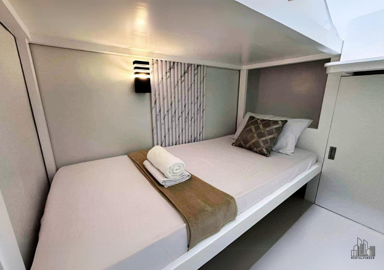 Palawan Cozy Stay with a Balcony, FREE Gym & Pool near Airport - B2 6Luster