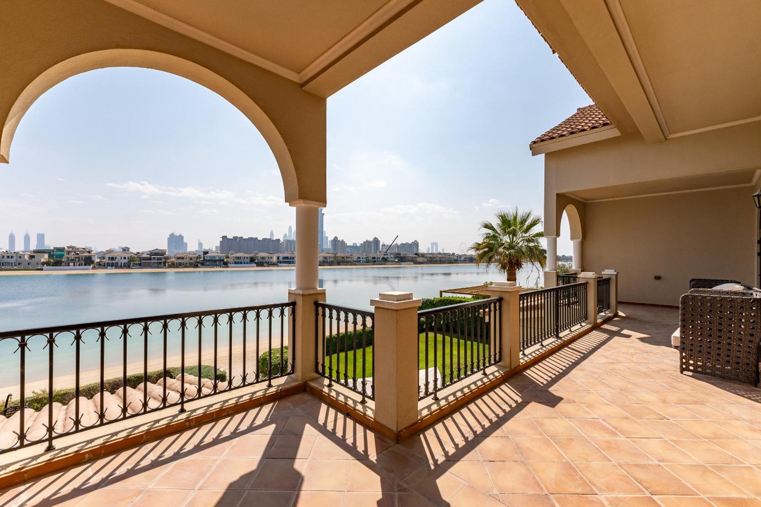 Frond D, Beachfront Villa, Palm Jumeirah - Mint Stay Homes