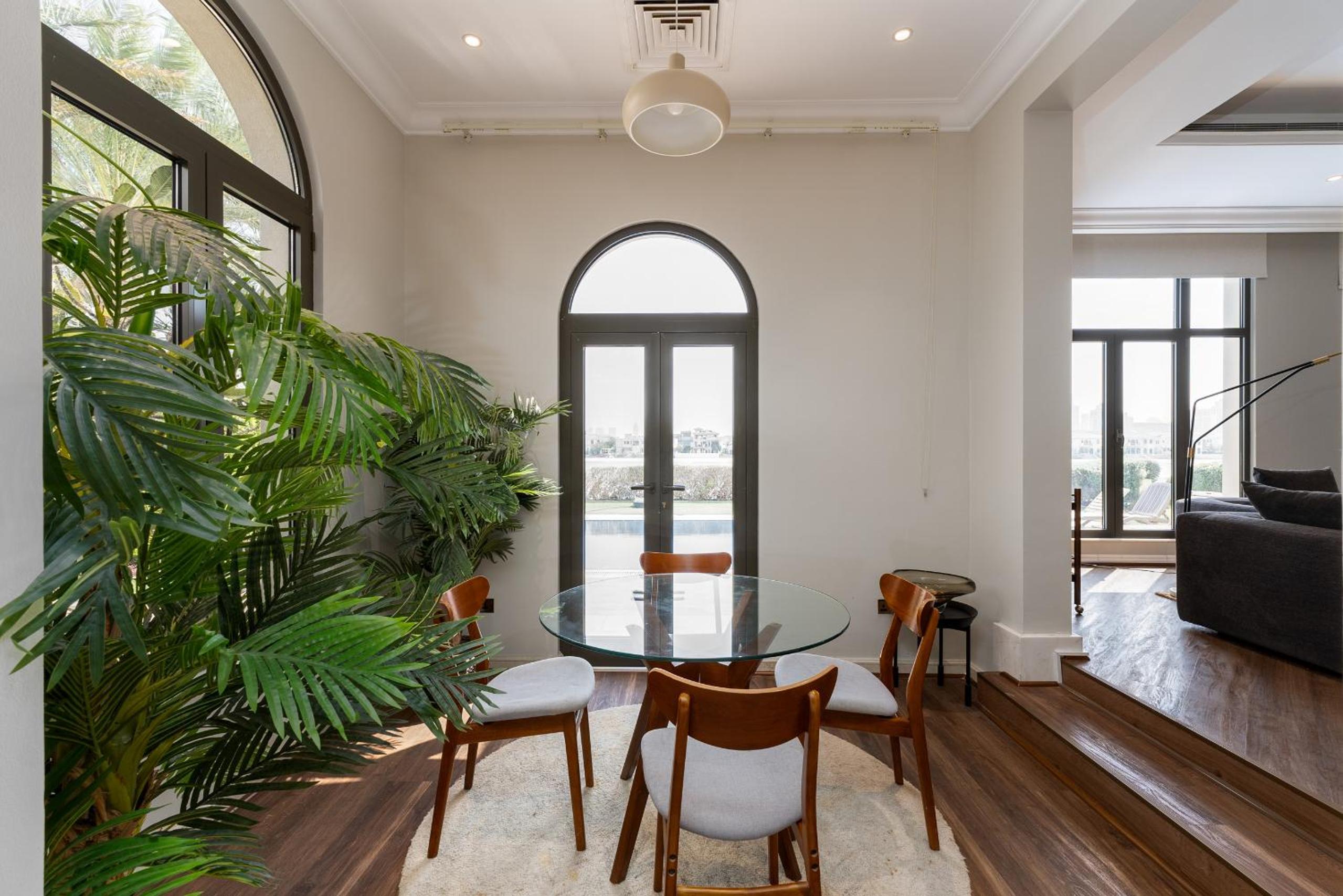 Frond D, Beachfront Villa, Palm Jumeirah - Mint Stay Homes