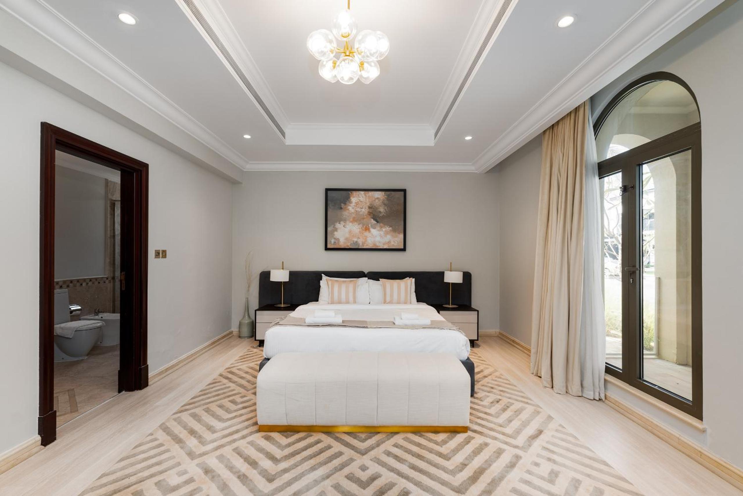Frond D, Beachfront Villa, Palm Jumeirah - Mint Stay Homes