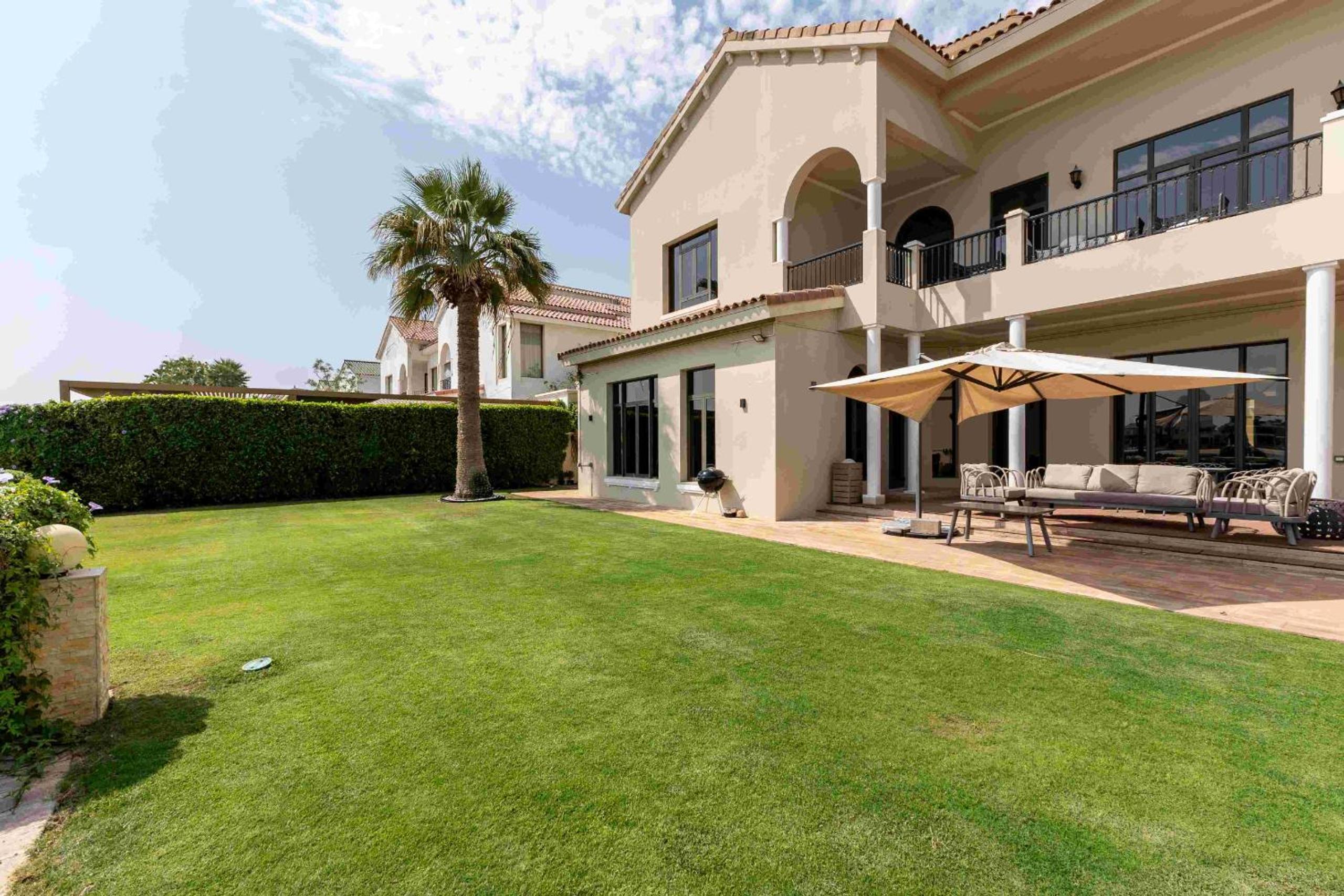 Frond D, Beachfront Villa, Palm Jumeirah - Mint Stay Homes
