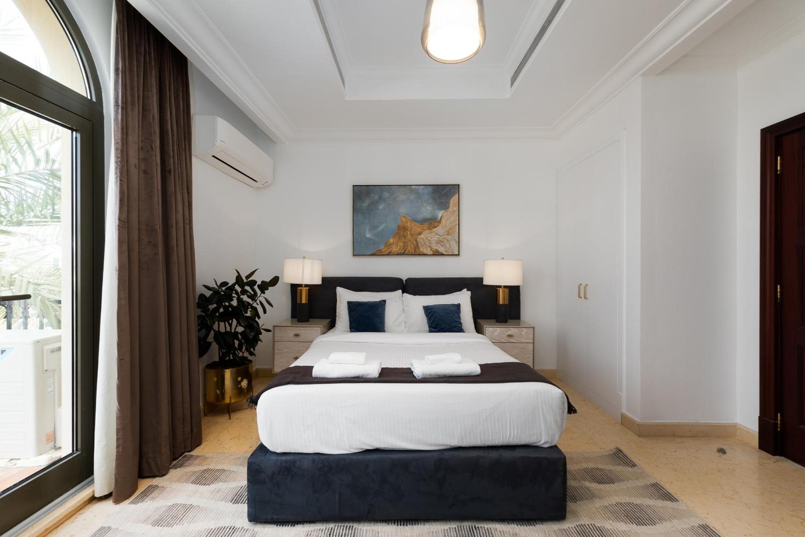 Frond D, Beachfront Villa, Palm Jumeirah - Mint Stay Homes
