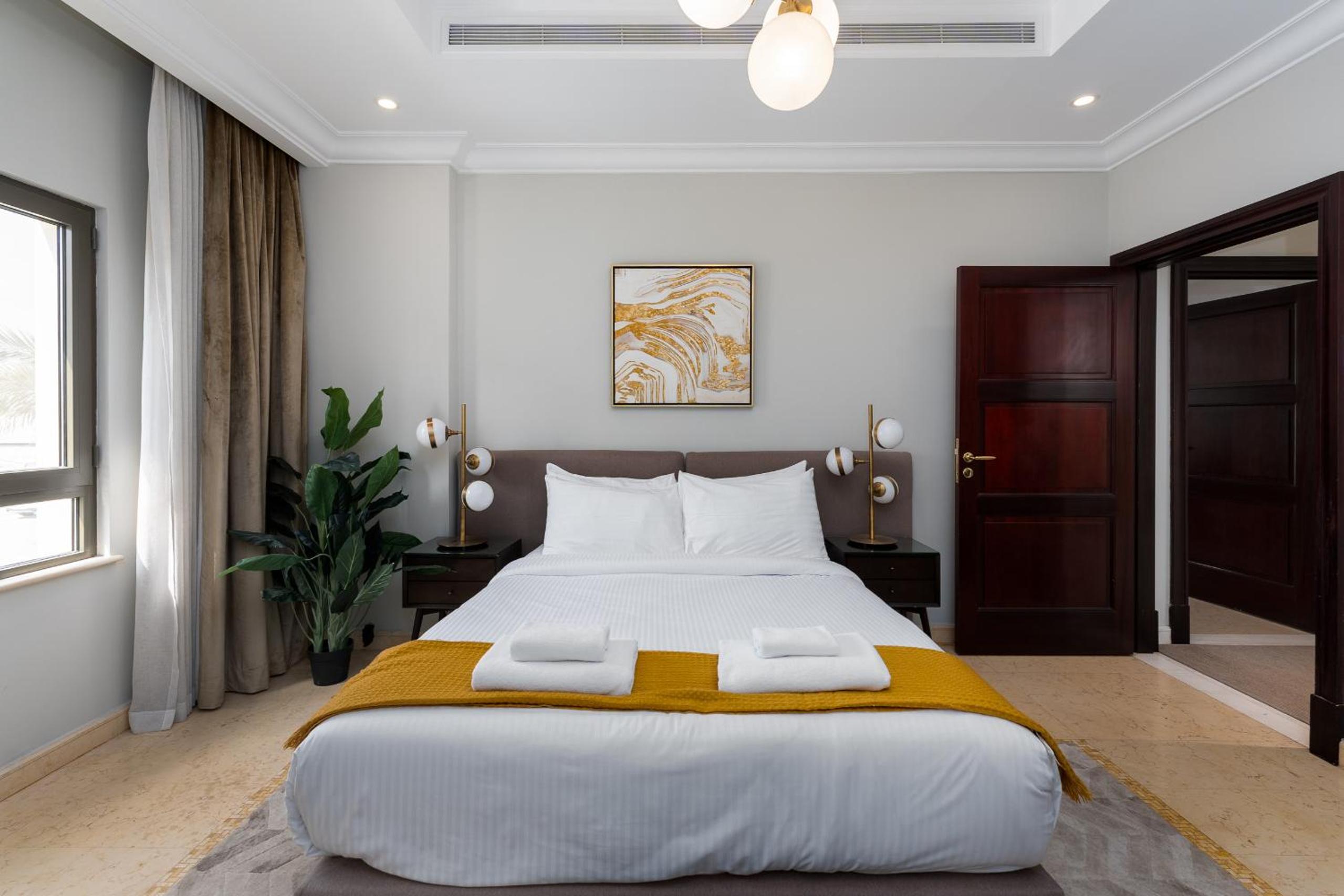 Frond D, Beachfront Villa, Palm Jumeirah - Mint Stay Homes