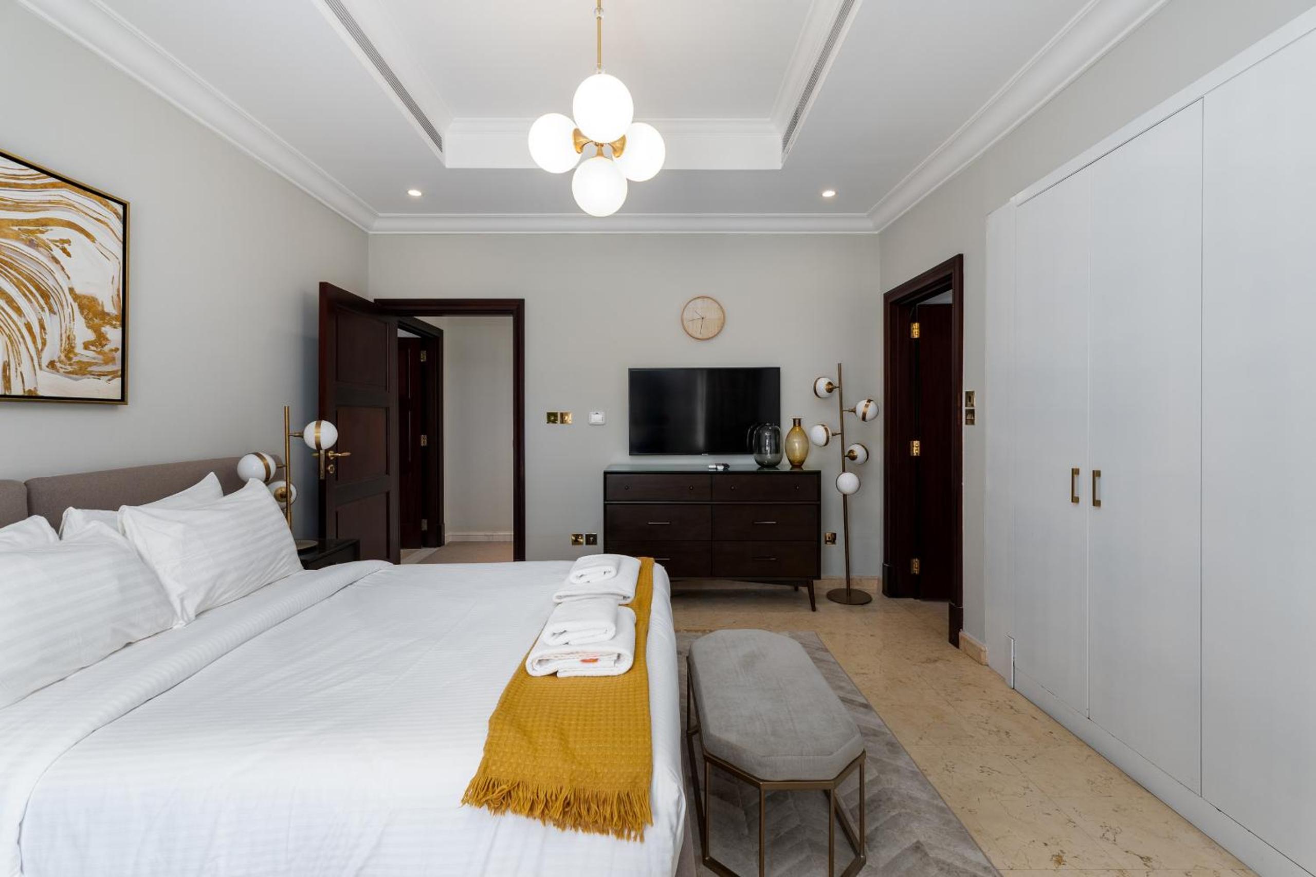Frond D, Beachfront Villa, Palm Jumeirah - Mint Stay Homes