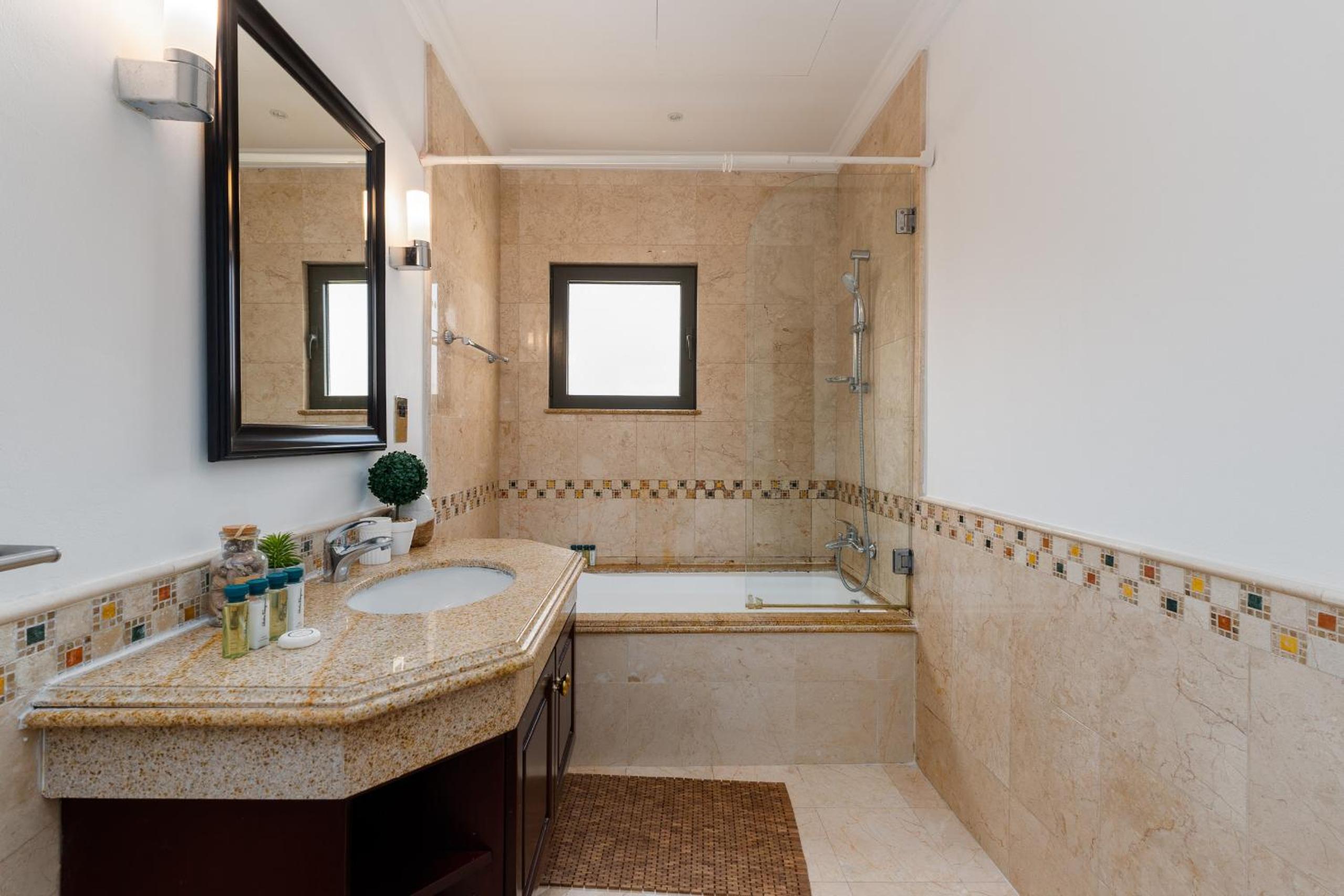 Frond D, Beachfront Villa, Palm Jumeirah - Mint Stay Homes