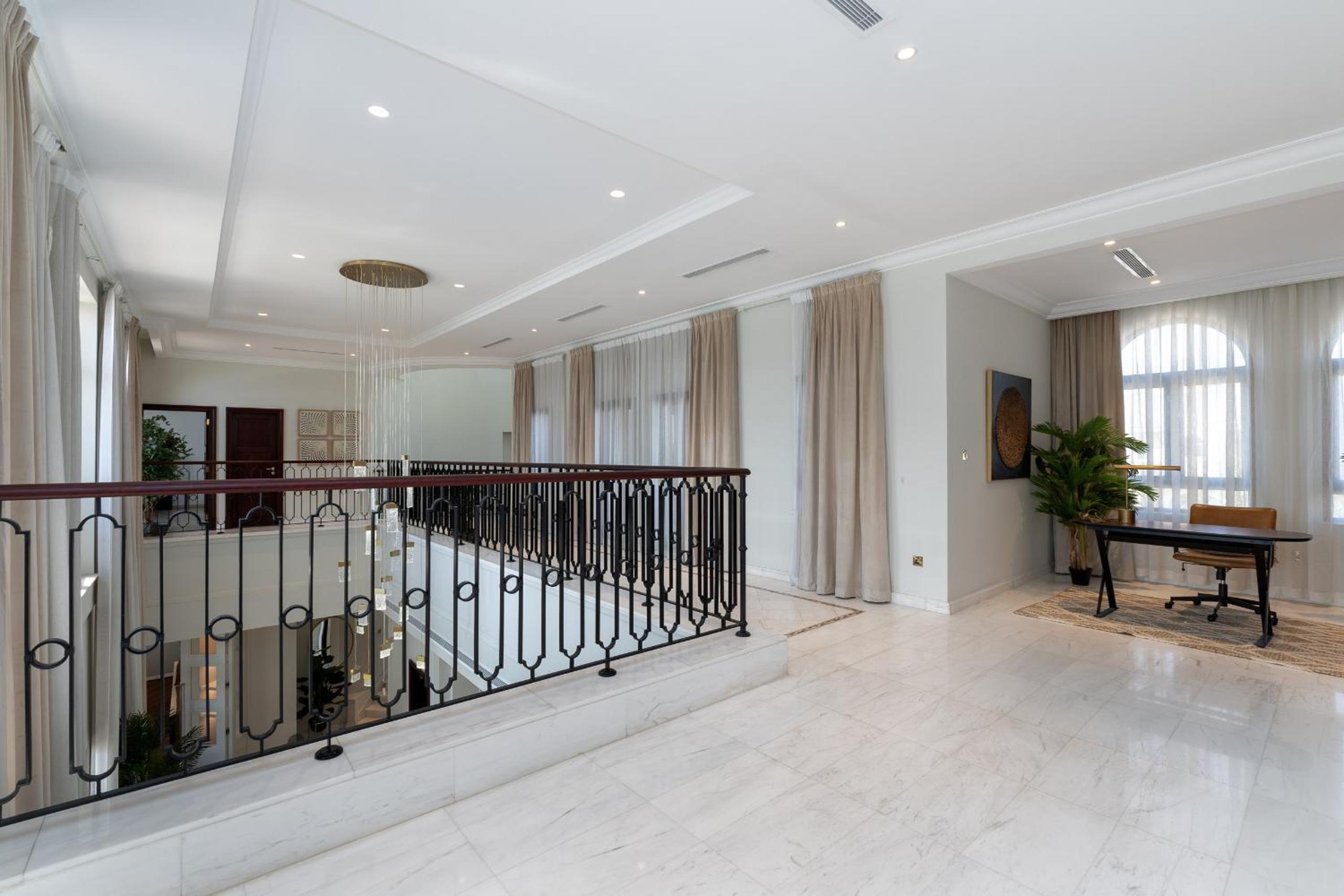 Frond D, Beachfront Villa, Palm Jumeirah - Mint Stay Homes