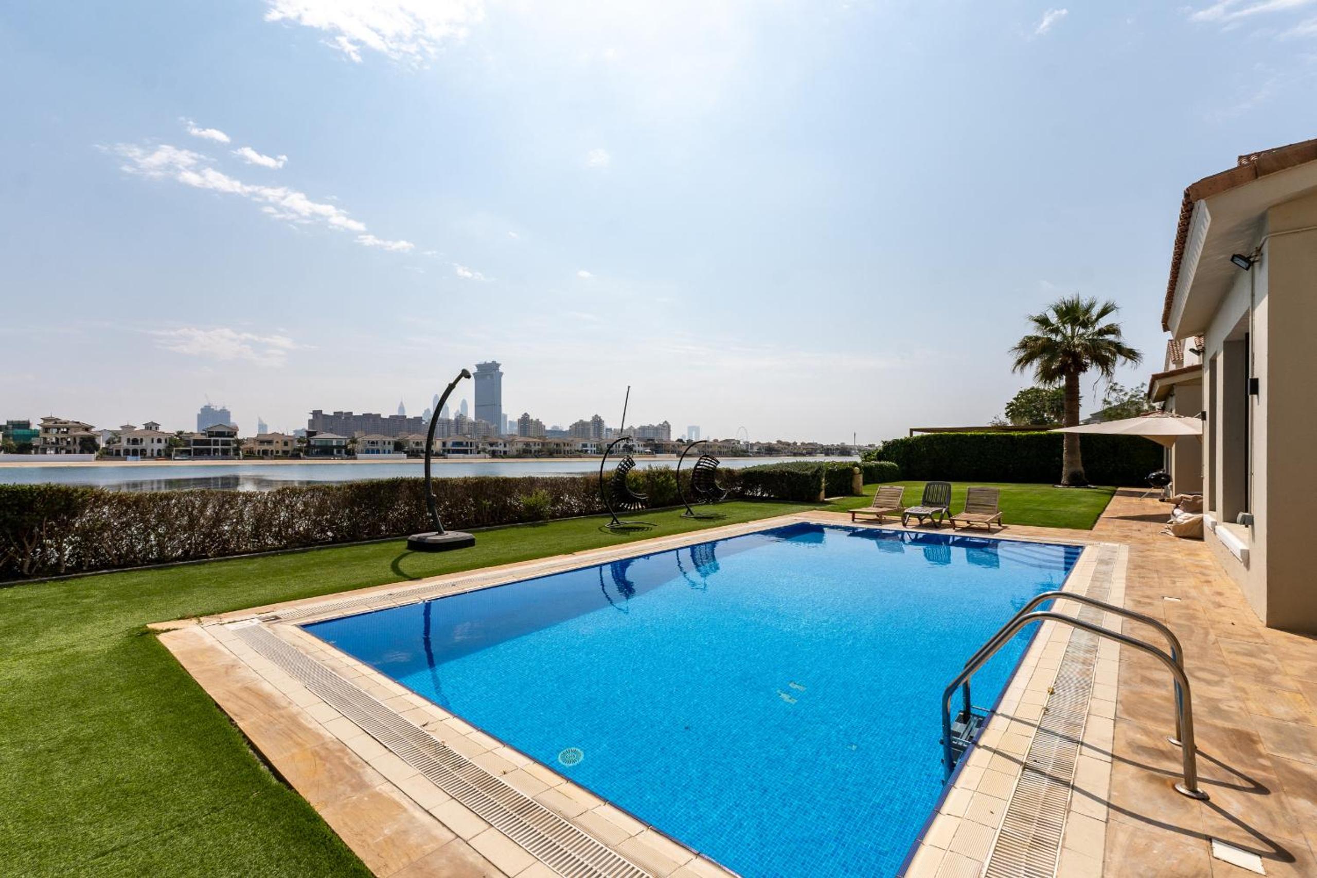 Frond D, Beachfront Villa, Palm Jumeirah - Mint Stay Homes