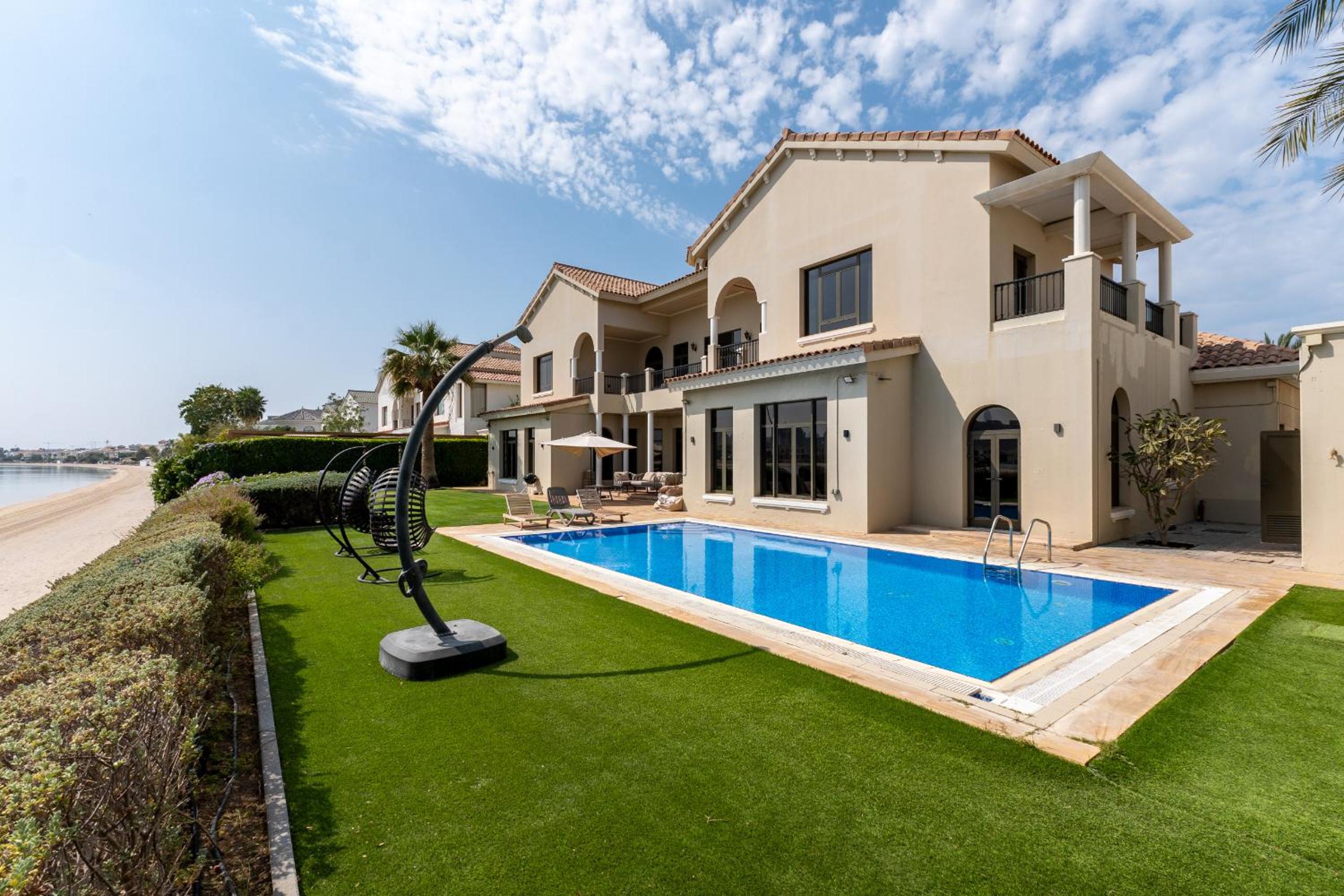 Frond D, Beachfront Villa, Palm Jumeirah - Mint Stay Homes