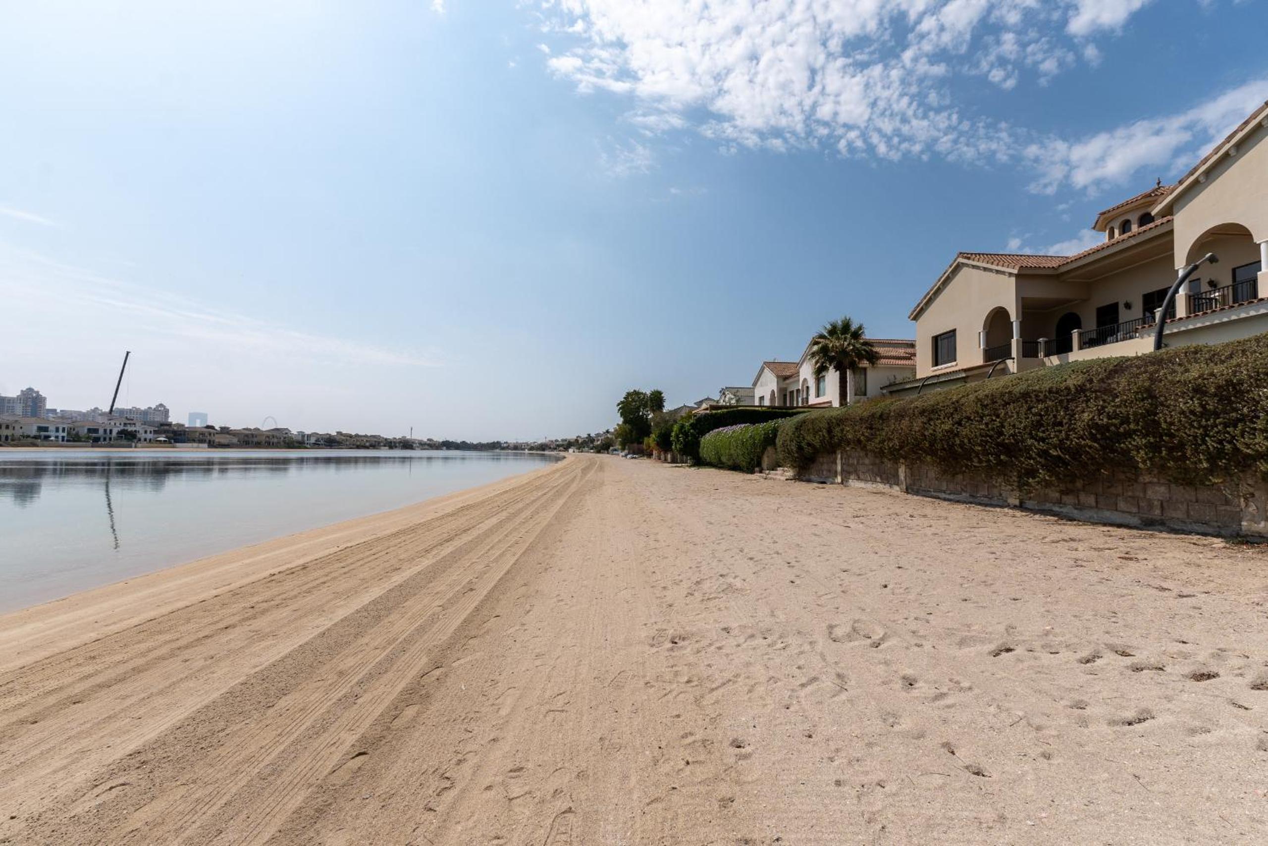 Frond D, Beachfront Villa, Palm Jumeirah - Mint Stay Homes
