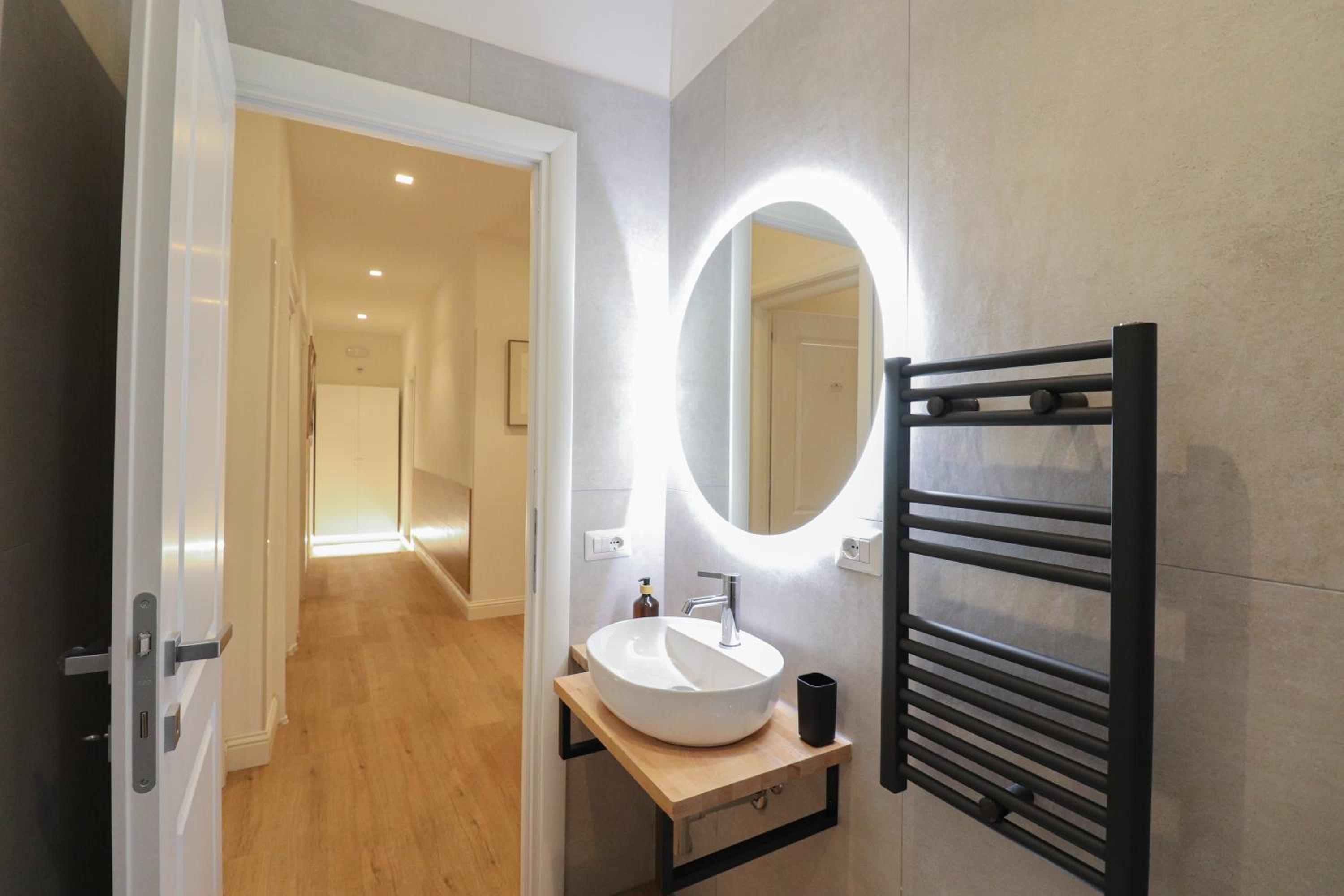 St Peter & Vatican Luxury Suites - Boutique Suites in Rome Centre & Vatican - AC, Wifi & Metro 5 min