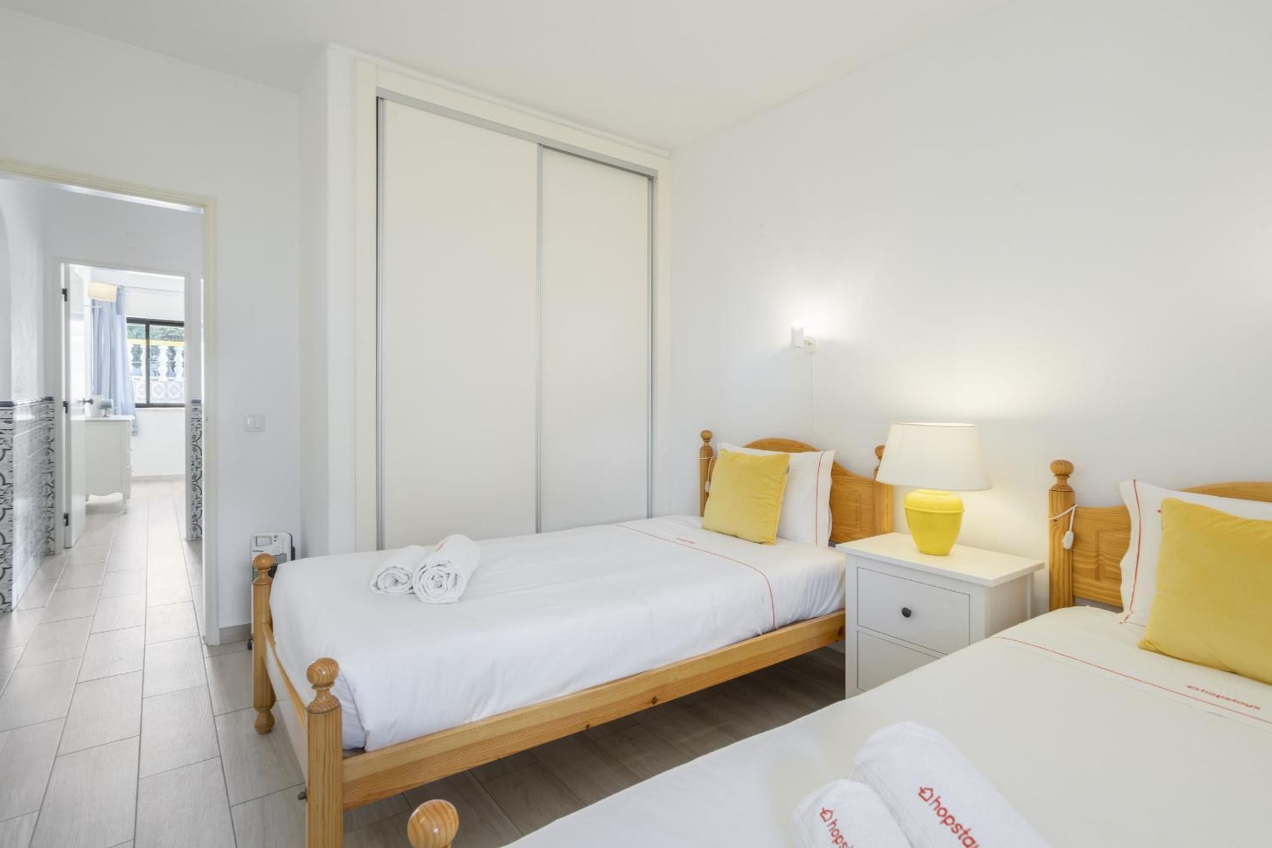 Areias de São João 2BR Apartment - Shared Pool & Terrace, by Hopstays