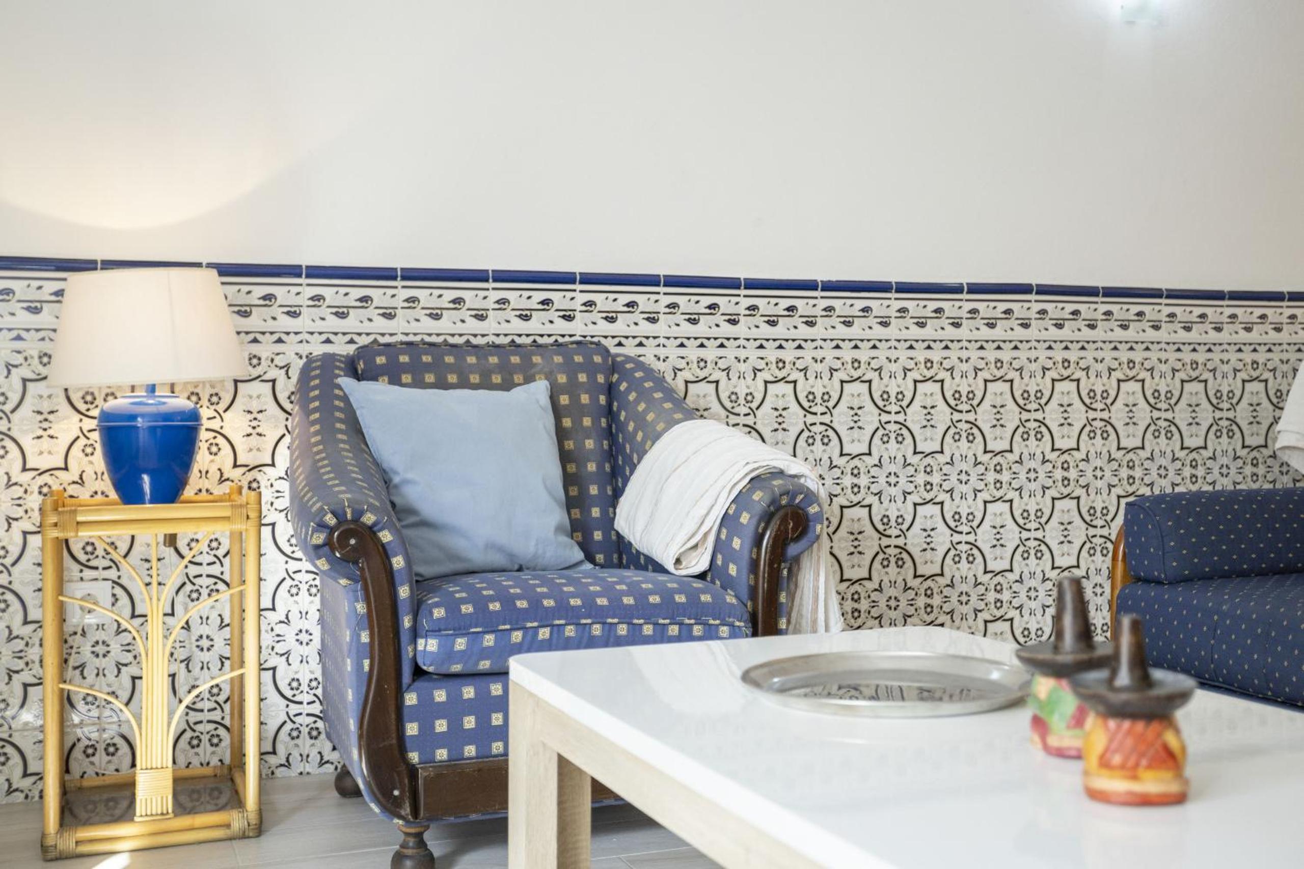 Areias de São João 2BR Apartment - Shared Pool & Terrace, by Hopstays
