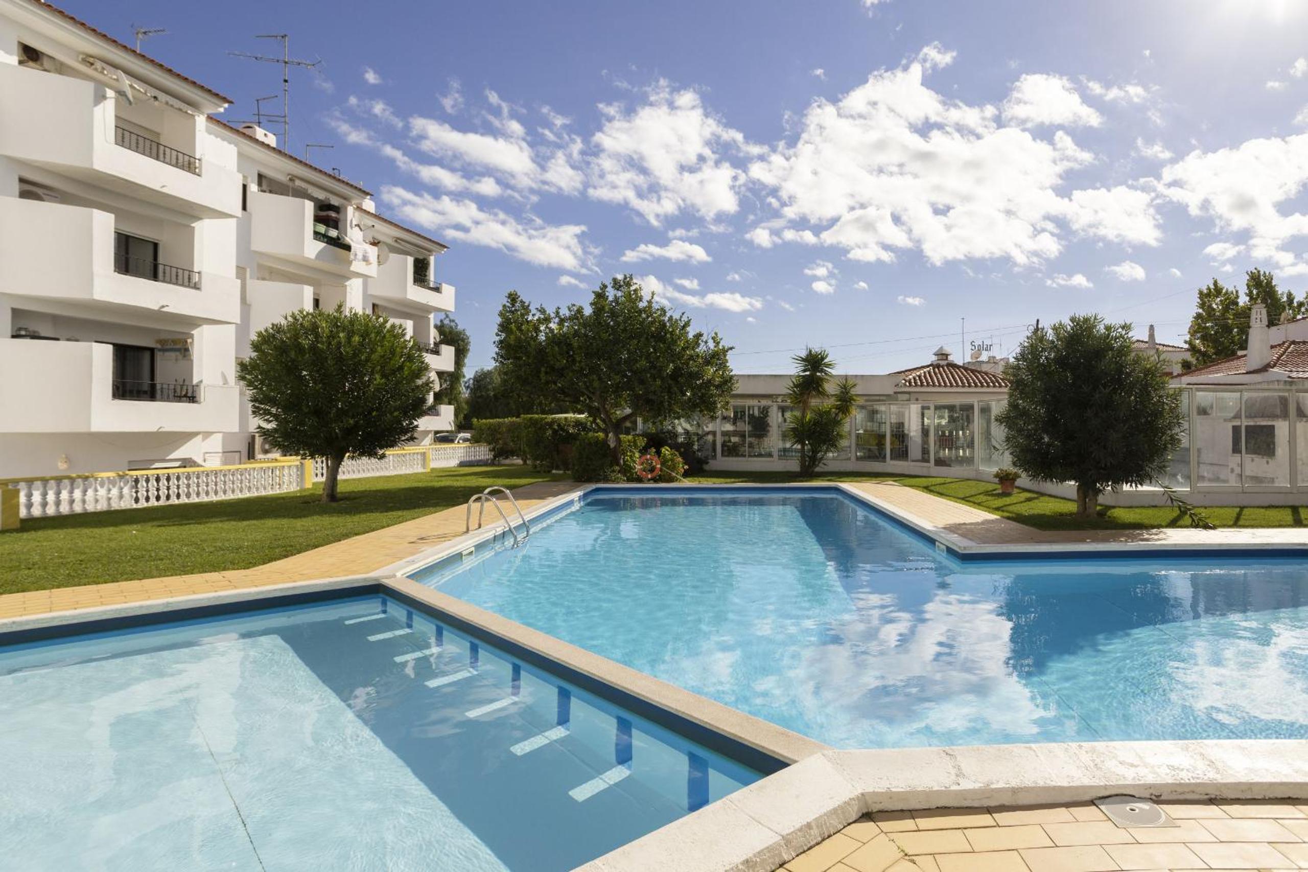 Areias de São João 2BR Apartment - Shared Pool & Terrace, by Hopstays