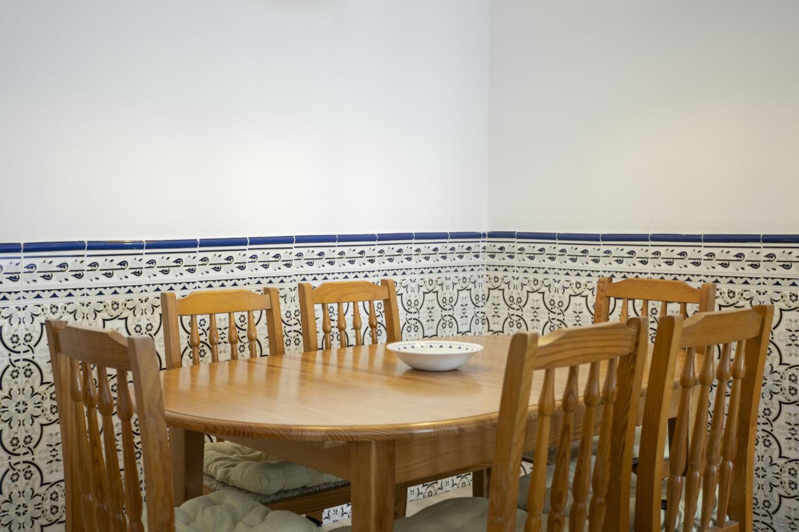 Areias de São João 2BR Apartment - Shared Pool & Terrace, by Hopstays