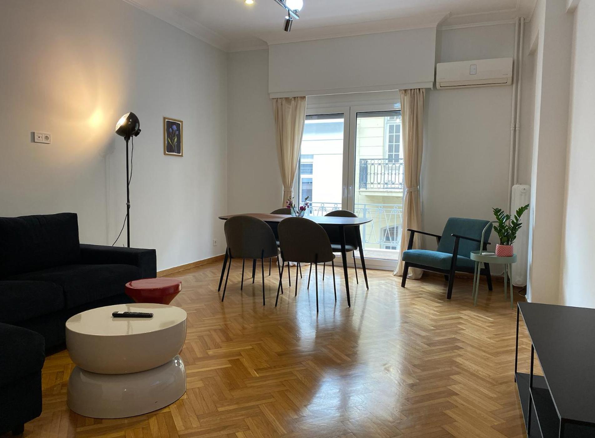 2 Bedroom 1,5 Bath near Kolonaki Square 9min from Metro station