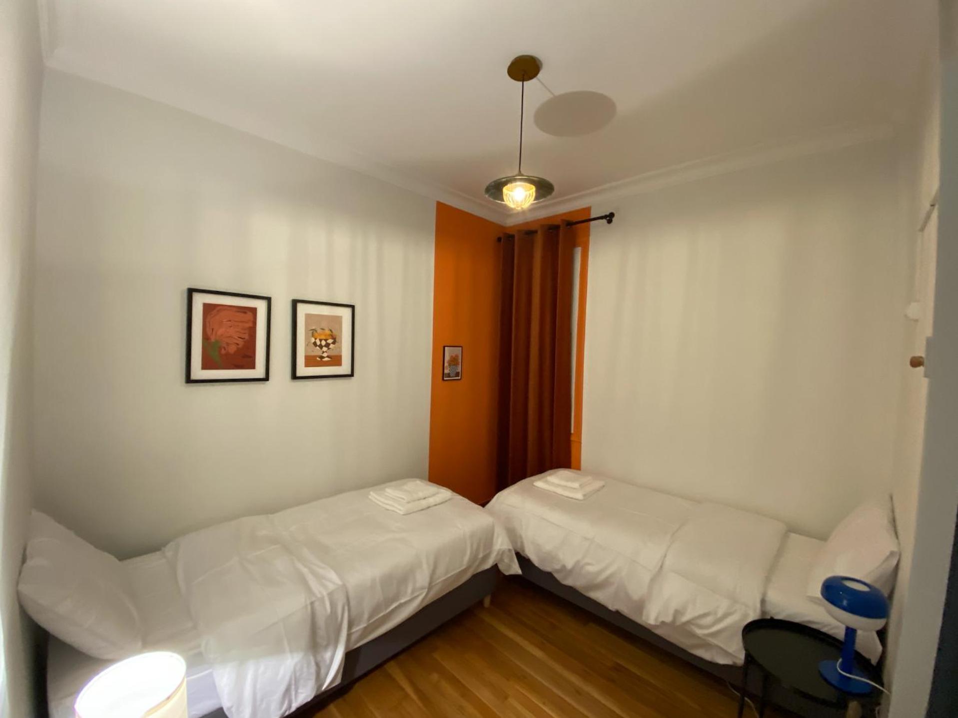 2 Bedroom 1,5 Bath near Kolonaki Square 9min from Metro station