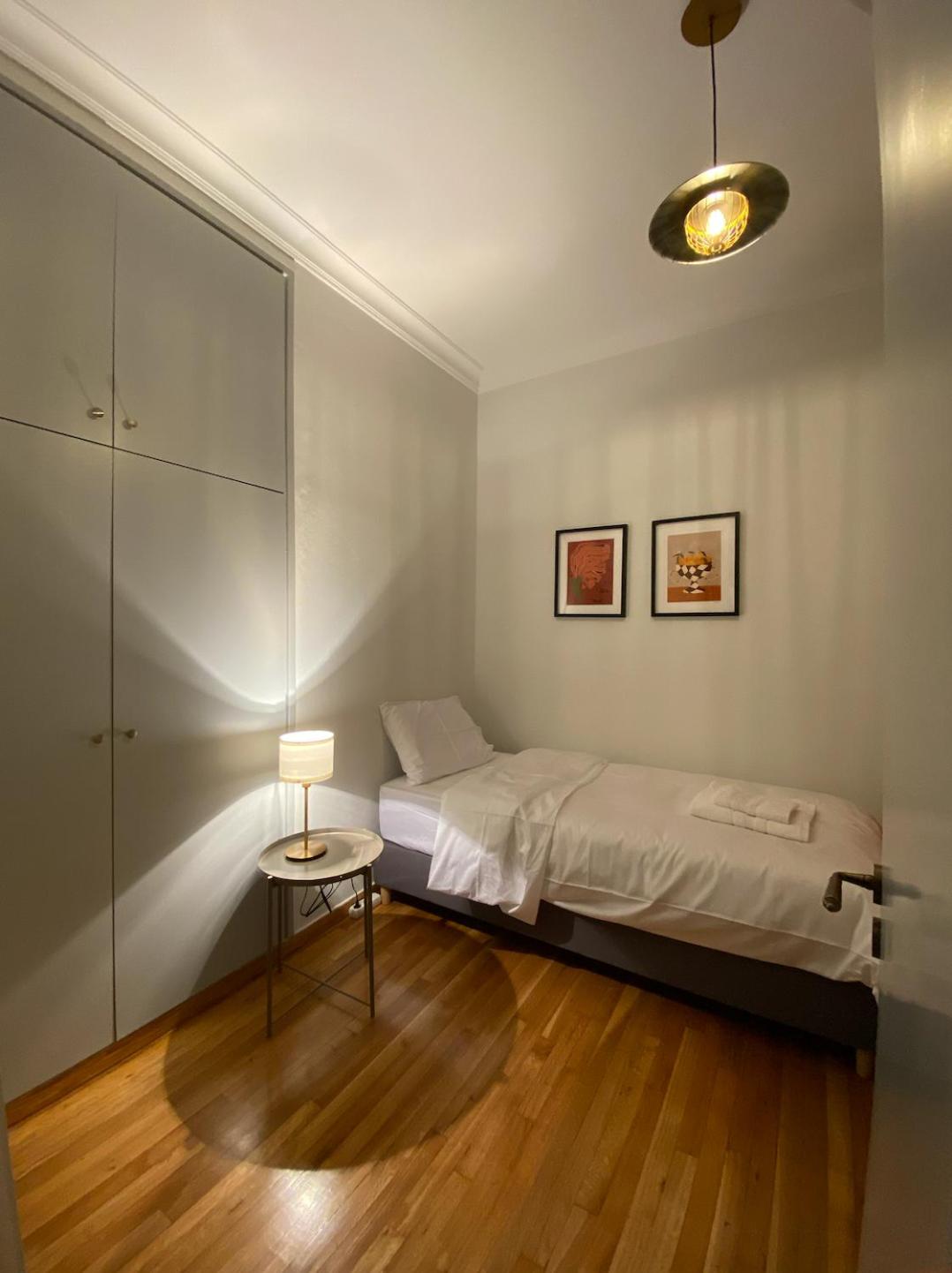 2 Bedroom 1,5 Bath near Kolonaki Square 9min from Metro station