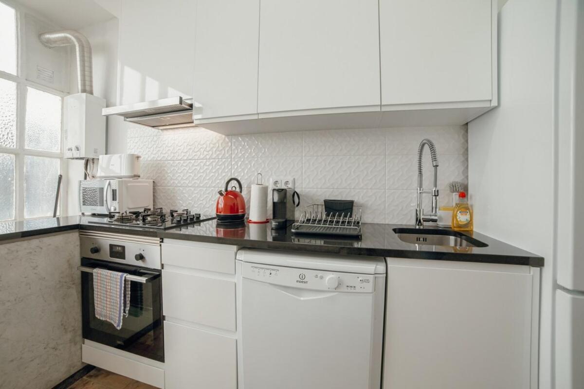 Cedofeita Flat by Hosty