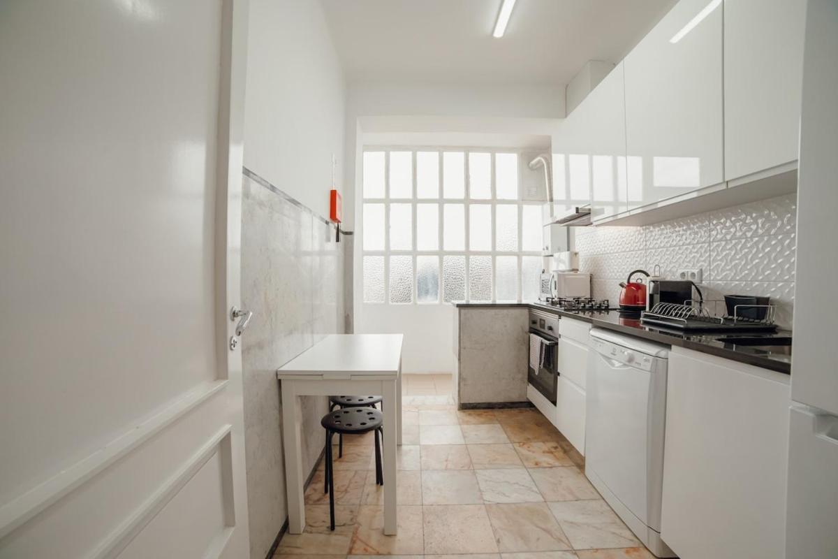 Cedofeita Flat by Hosty
