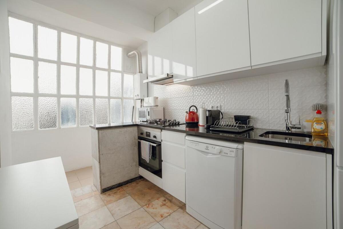 Cedofeita Flat by Hosty