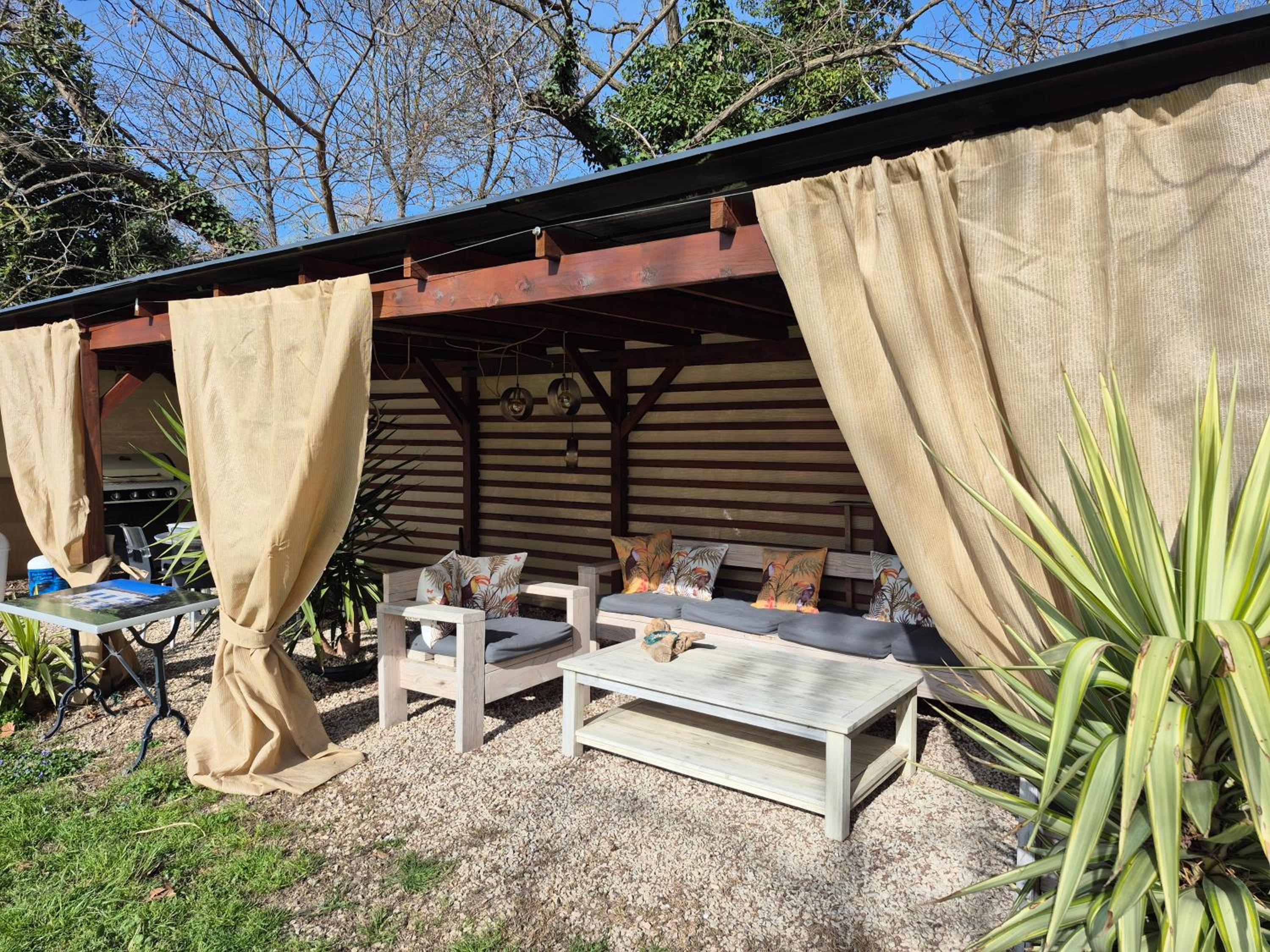 Le Mas des Cerisiers JACUZZI et SAUNA inclus pour tous les logements