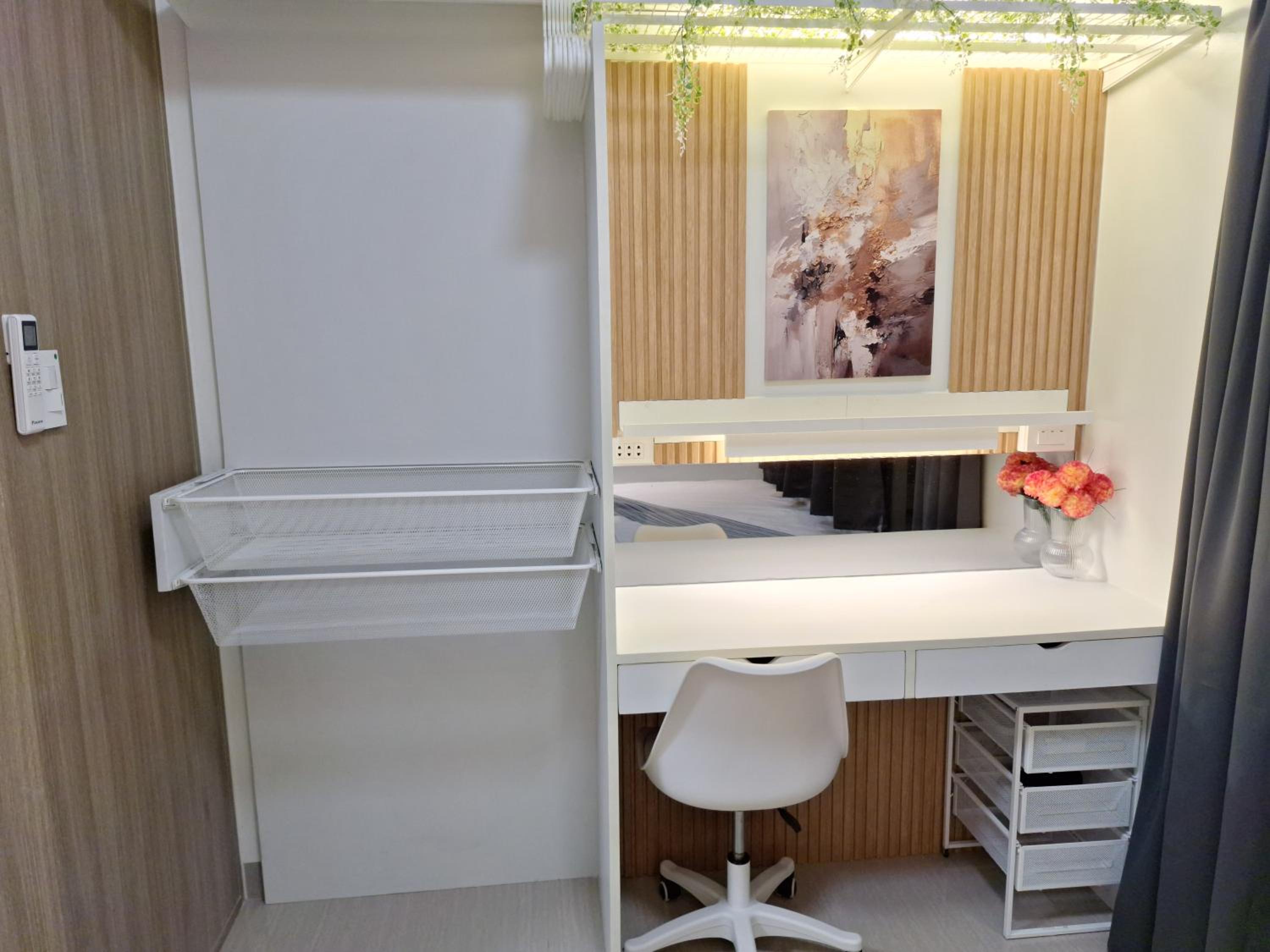Velvet Room near MOA with a Cozy, Comfy Bed