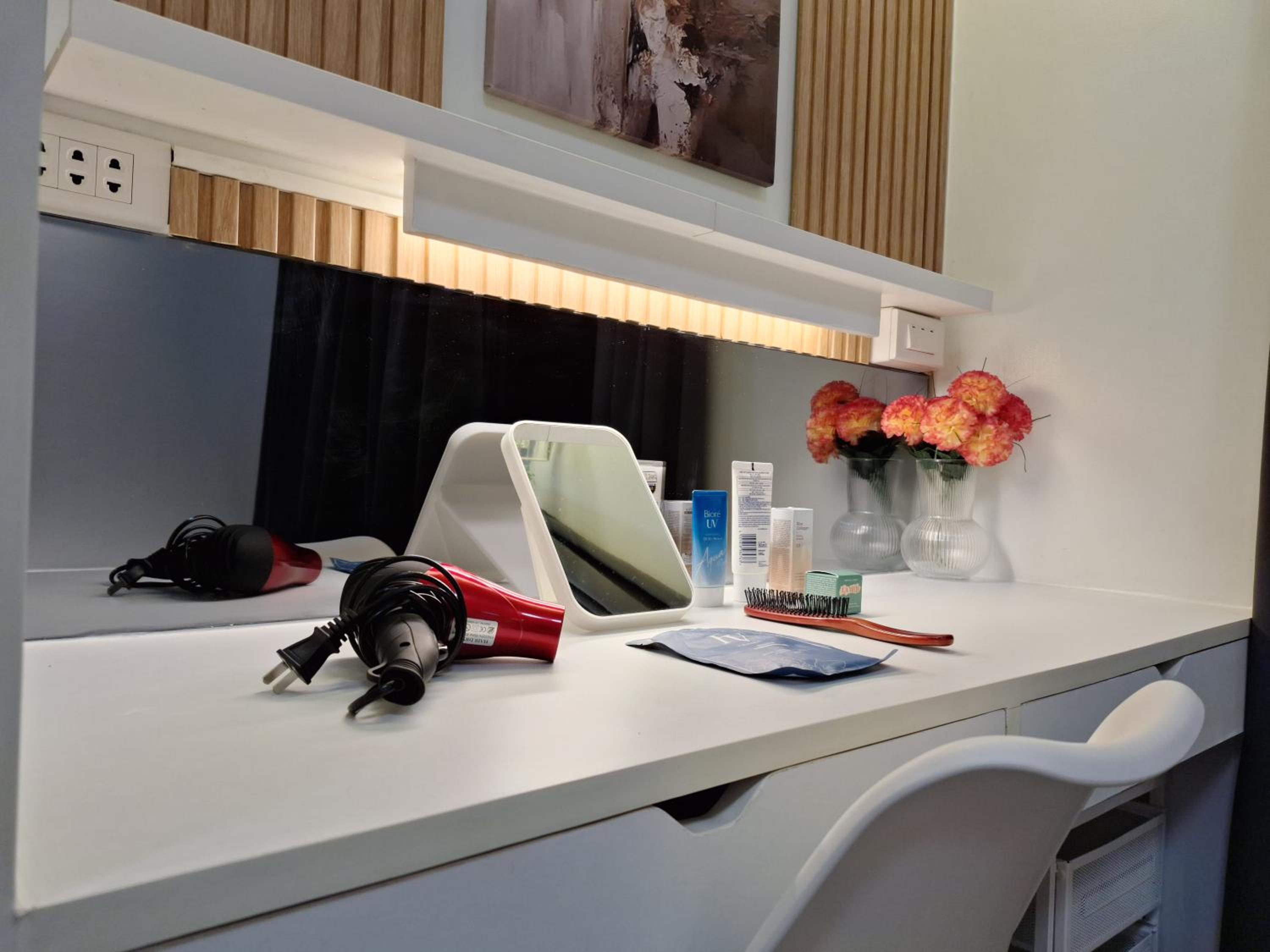 Velvet Room near MOA with a Cozy, Comfy Bed